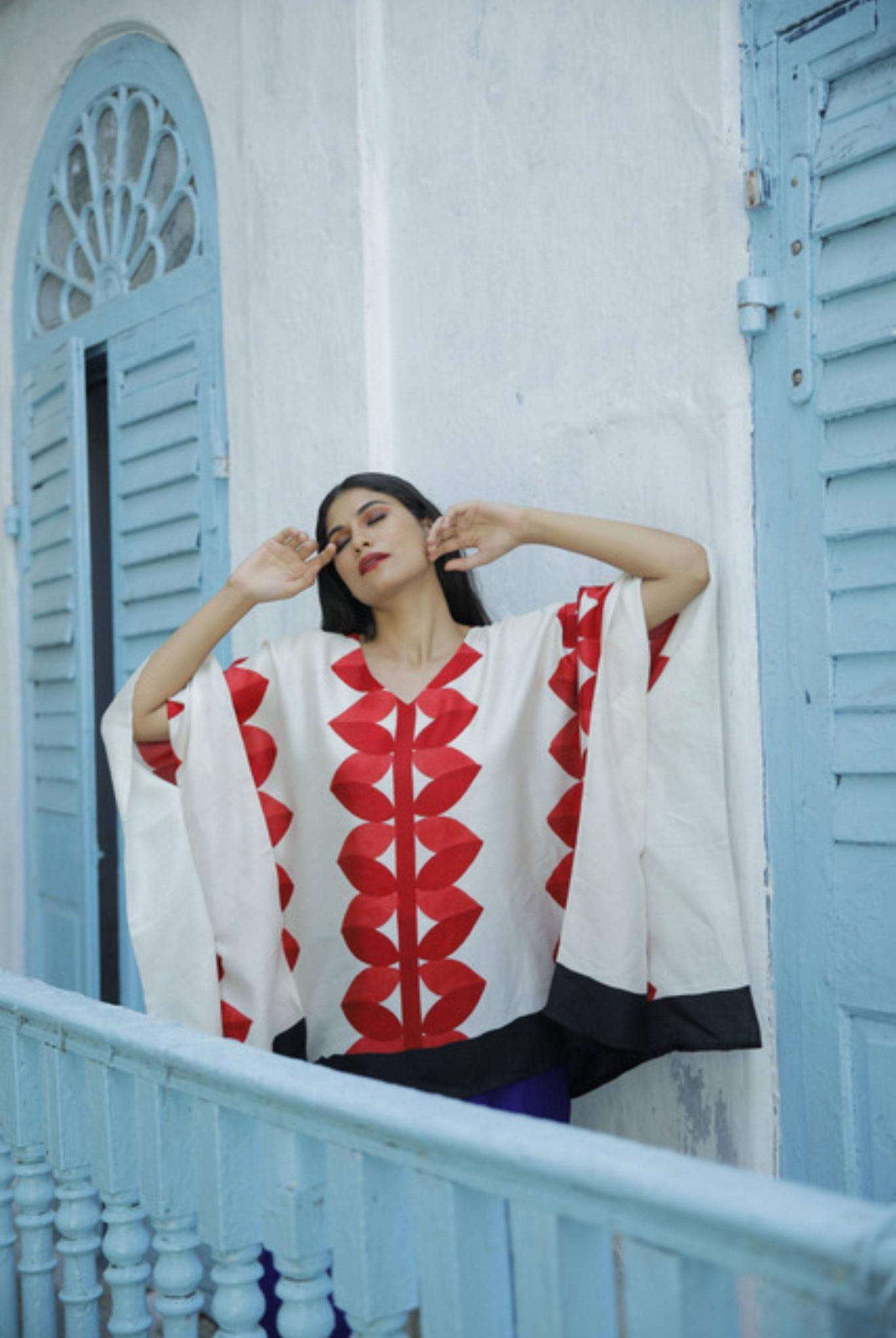 The 'Lal Patta' Eri Peace silk Kaftan - CiceroniKaftanAeshaane