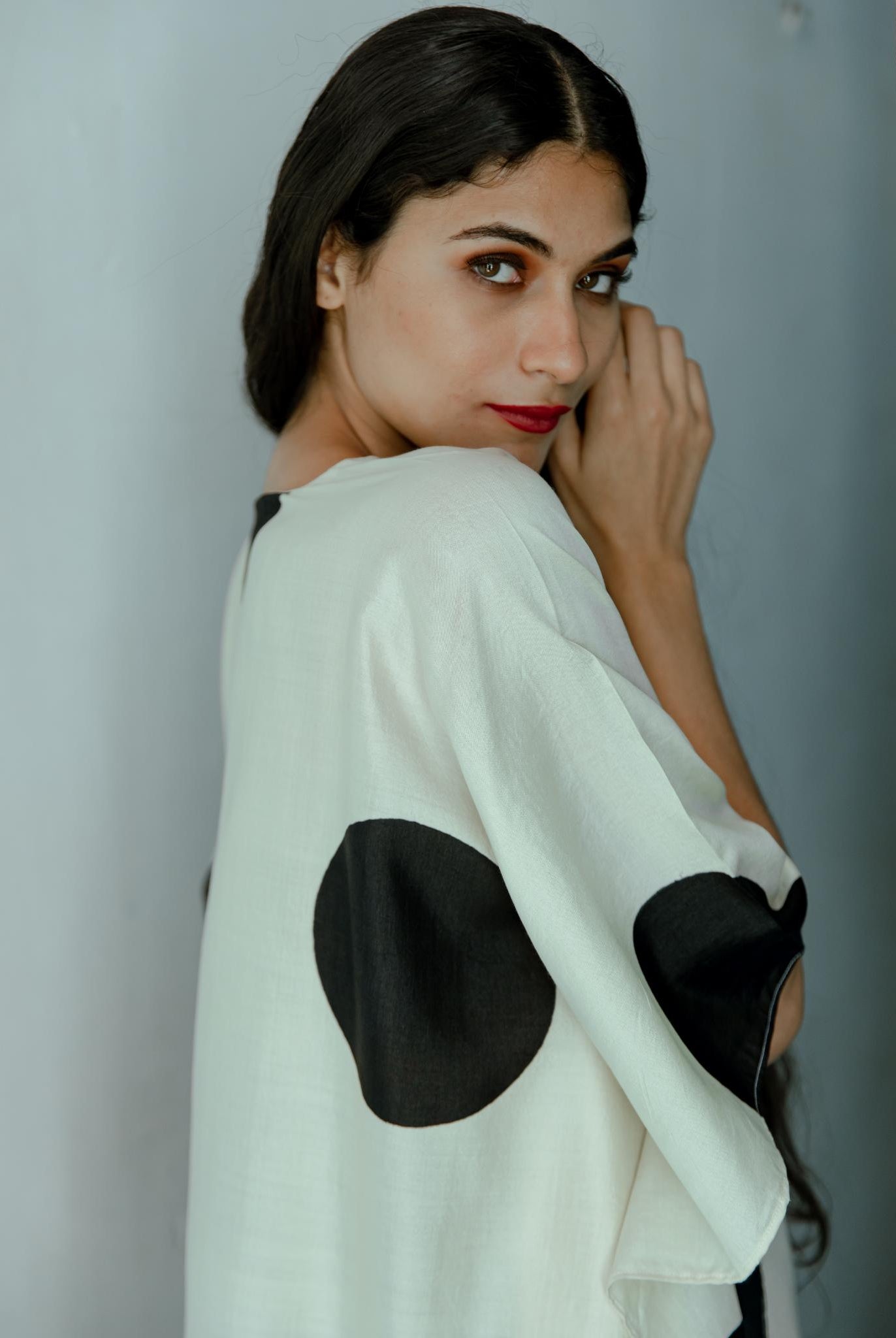 The 'Peela Gola' Eri Peace Silk Kaftan - CiceroniKaftanAeshaane