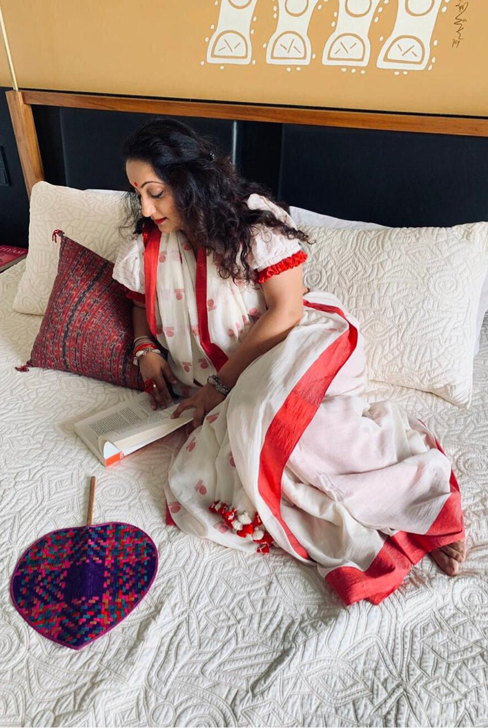 White Bindi Jamdani Saree - CiceroniSareePrathaa