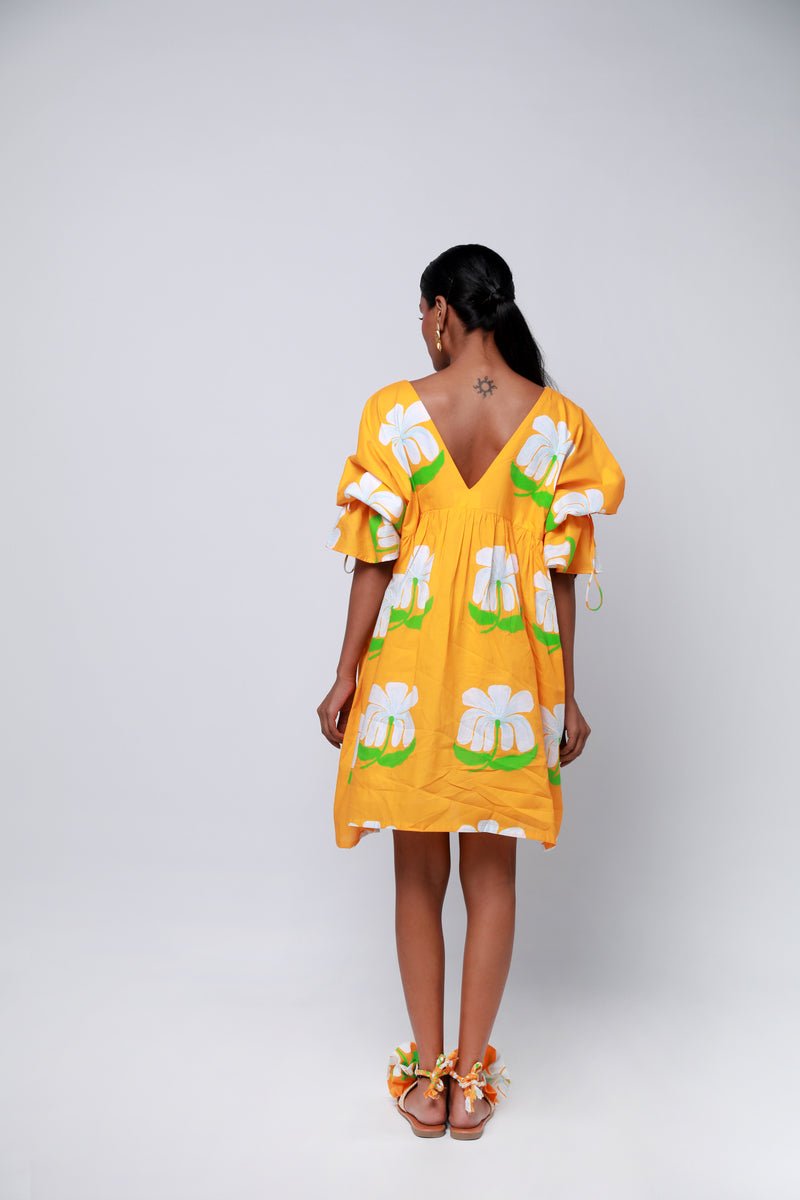 White Hawaiin Dress - CiceroniDressesEkastories