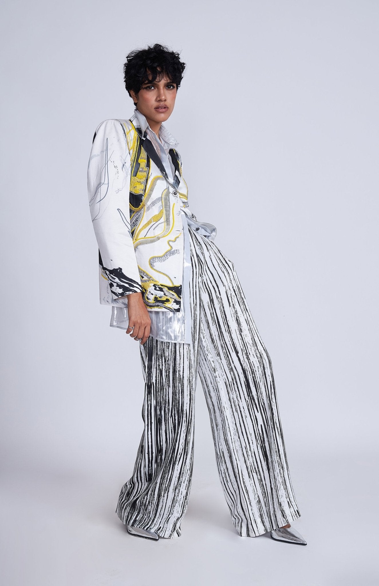 Yuki Embroidered Blazer - CiceroniBlazersAdvait