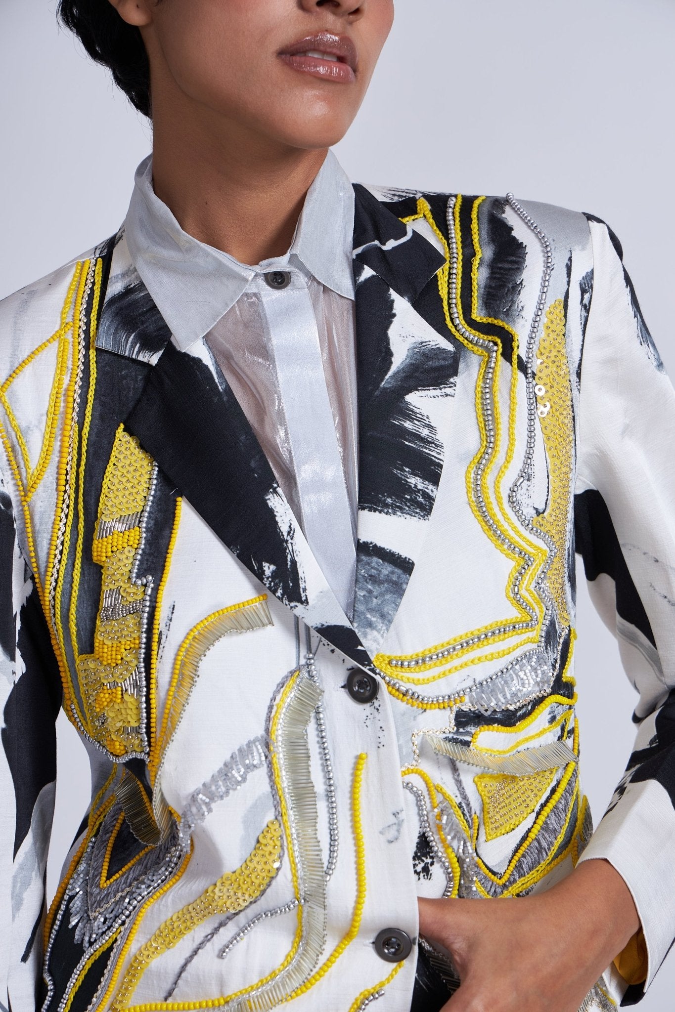 Yuki Embroidered Blazer - CiceroniBlazersAdvait