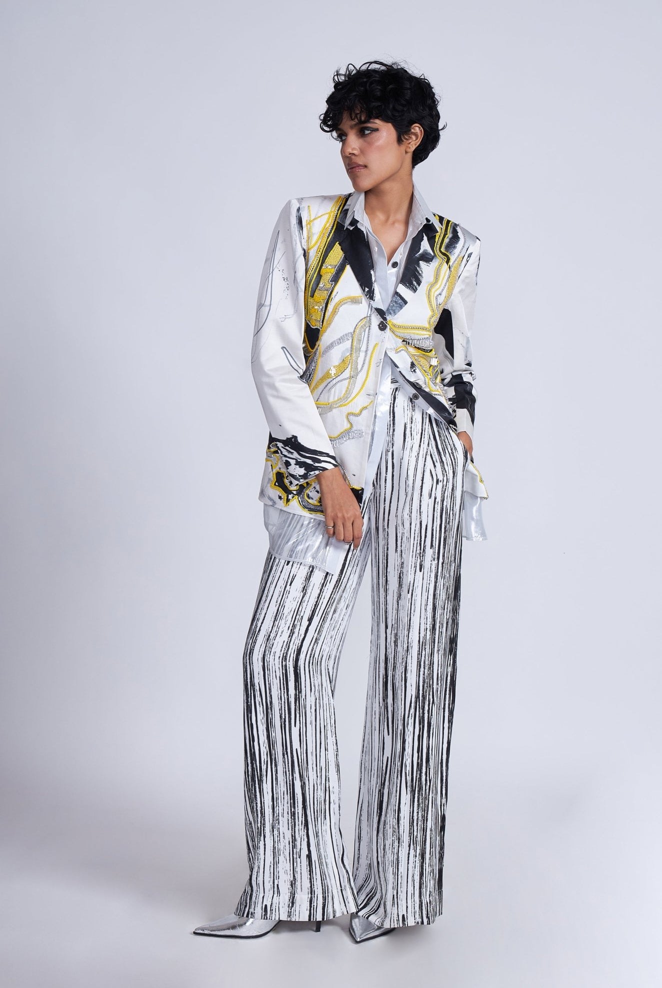 Yuki Embroidered Blazer - CiceroniBlazersAdvait