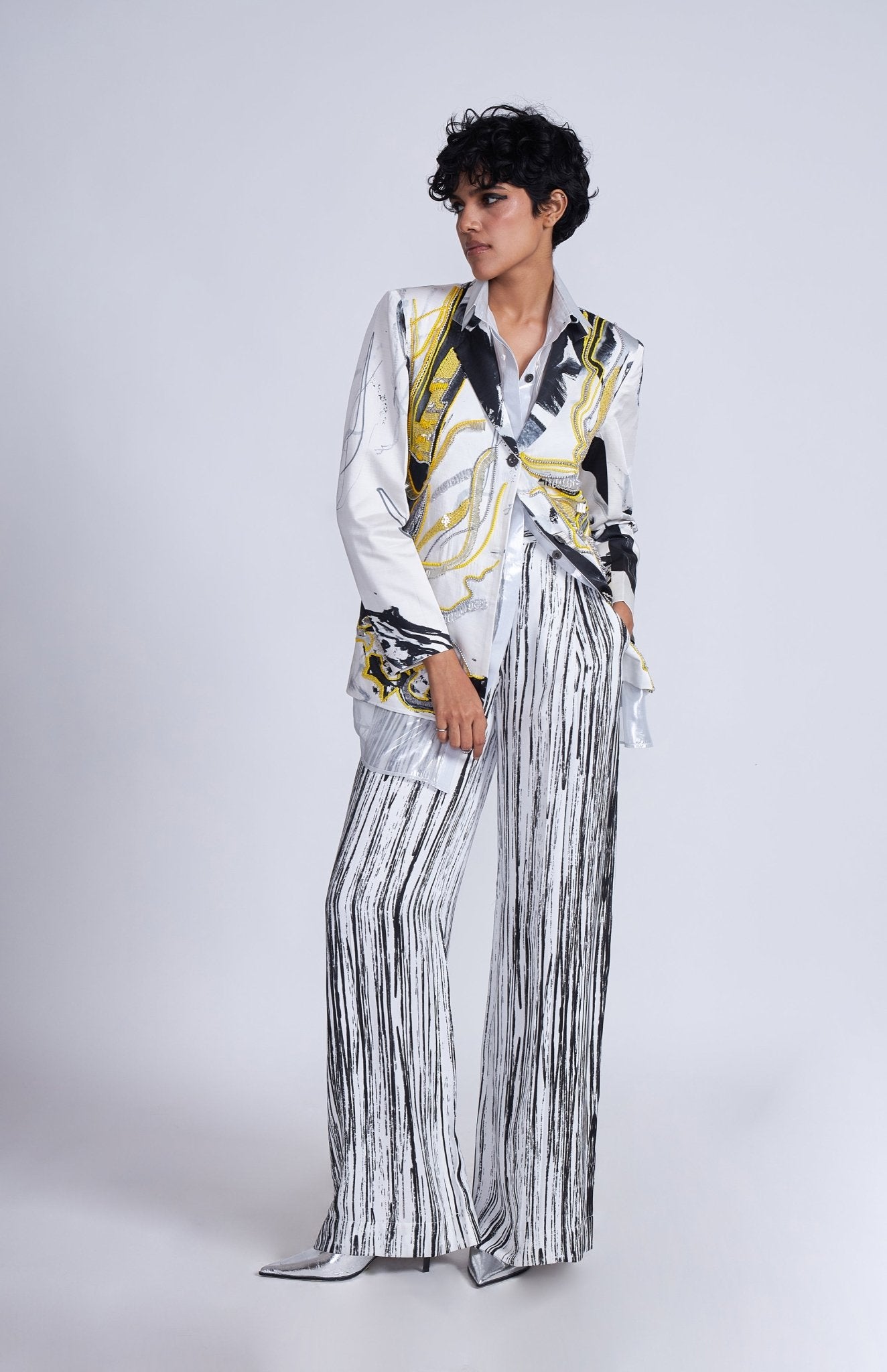 Yuki Embroidered Blazer - CiceroniBlazersAdvait