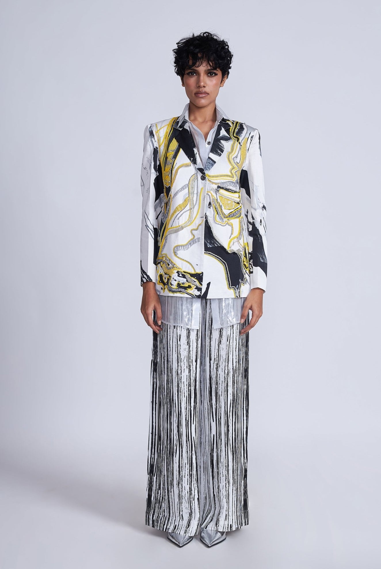 Yuki Embroidered Blazer - CiceroniBlazersAdvait