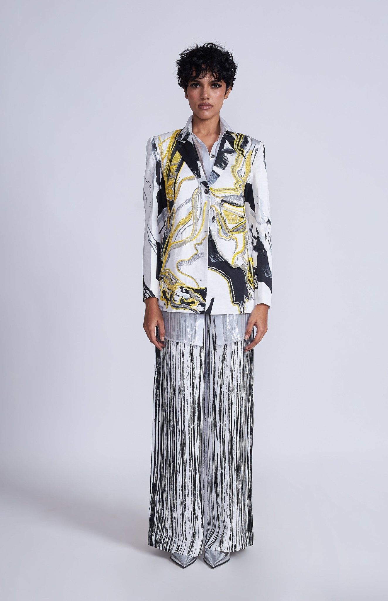 Yuki Embroidered Blazer - CiceroniBlazersAdvait