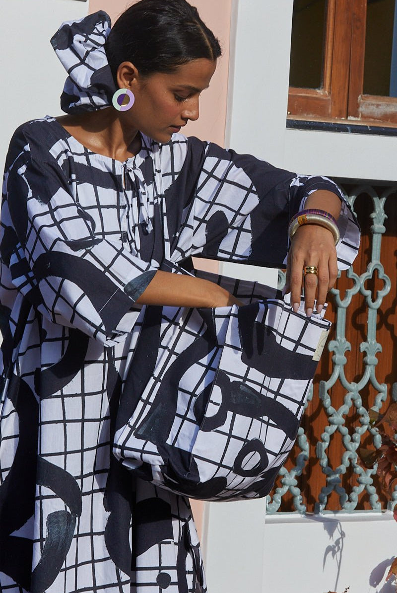 Zanzibar Large Tote in Yin Yang Print - CiceroniHappi Space