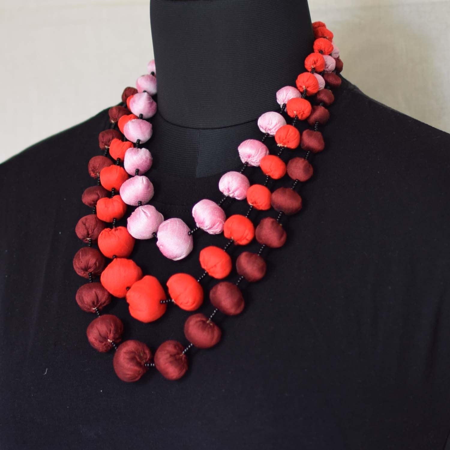 Aditi neckpiece - Red - CiceroniNecklacePaulami