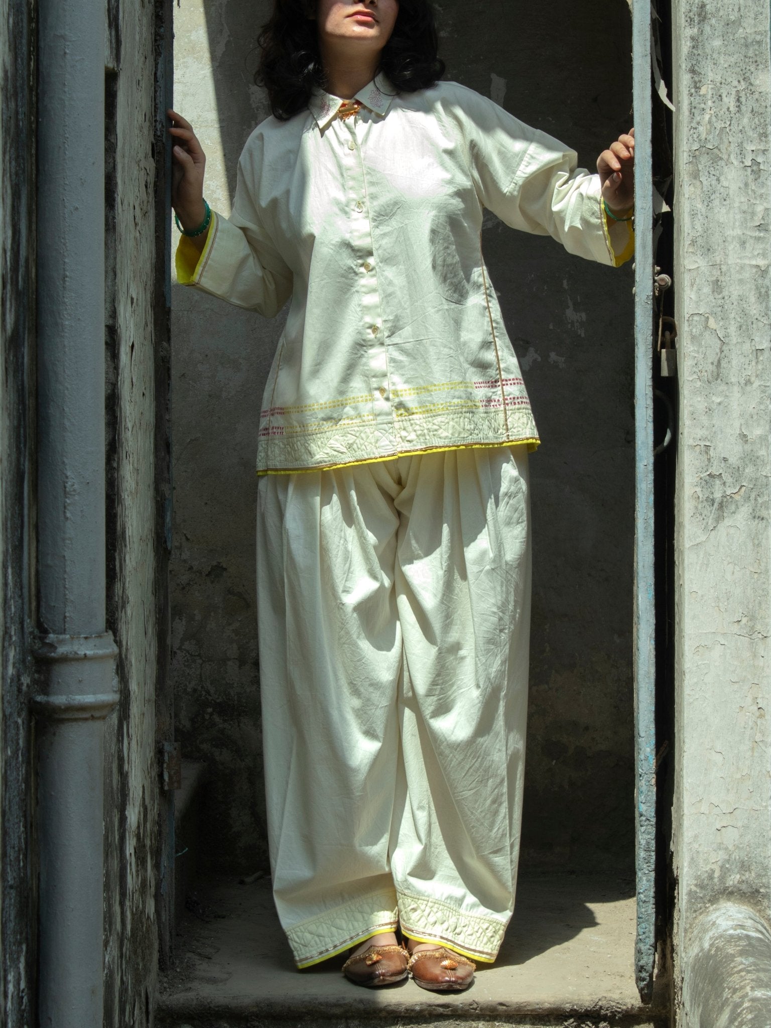 Anaaro - white Khamis shirt in 100% cotton block printed flared shirt - CiceroniUnisex ShirtsAnaaro