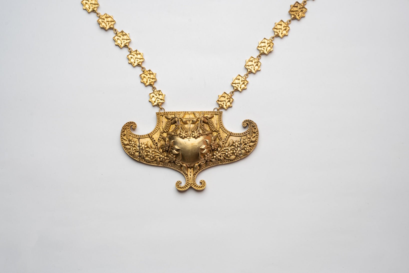 Anki Bunki Aditi – Silva- Gold Brass Necklace - CiceroniNeckpieceAnki Bunki
