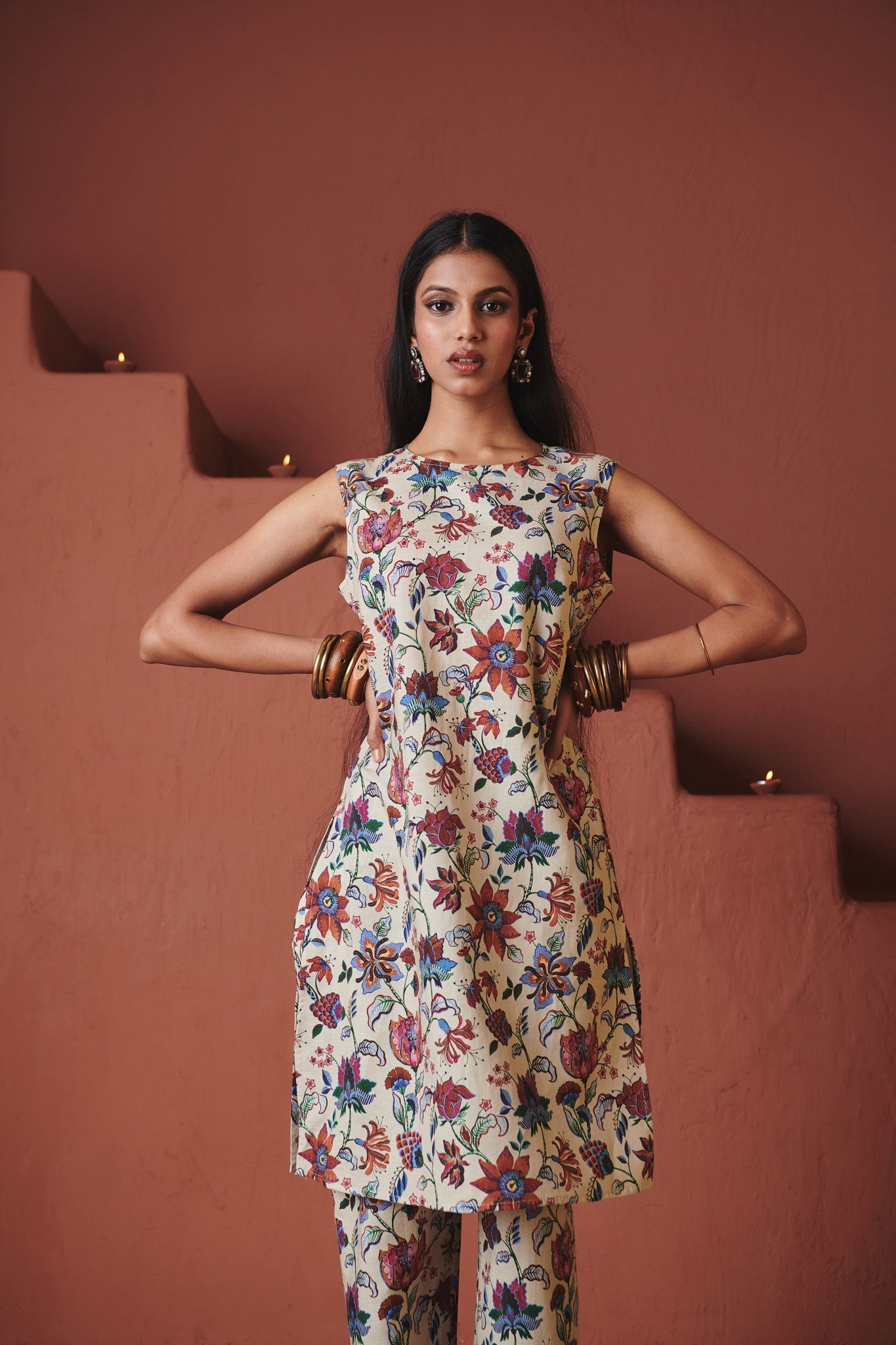 Beige Chintz Co - Linen Sleeveless Fitted Kurta Set - CiceroniKurta SetsSaphed