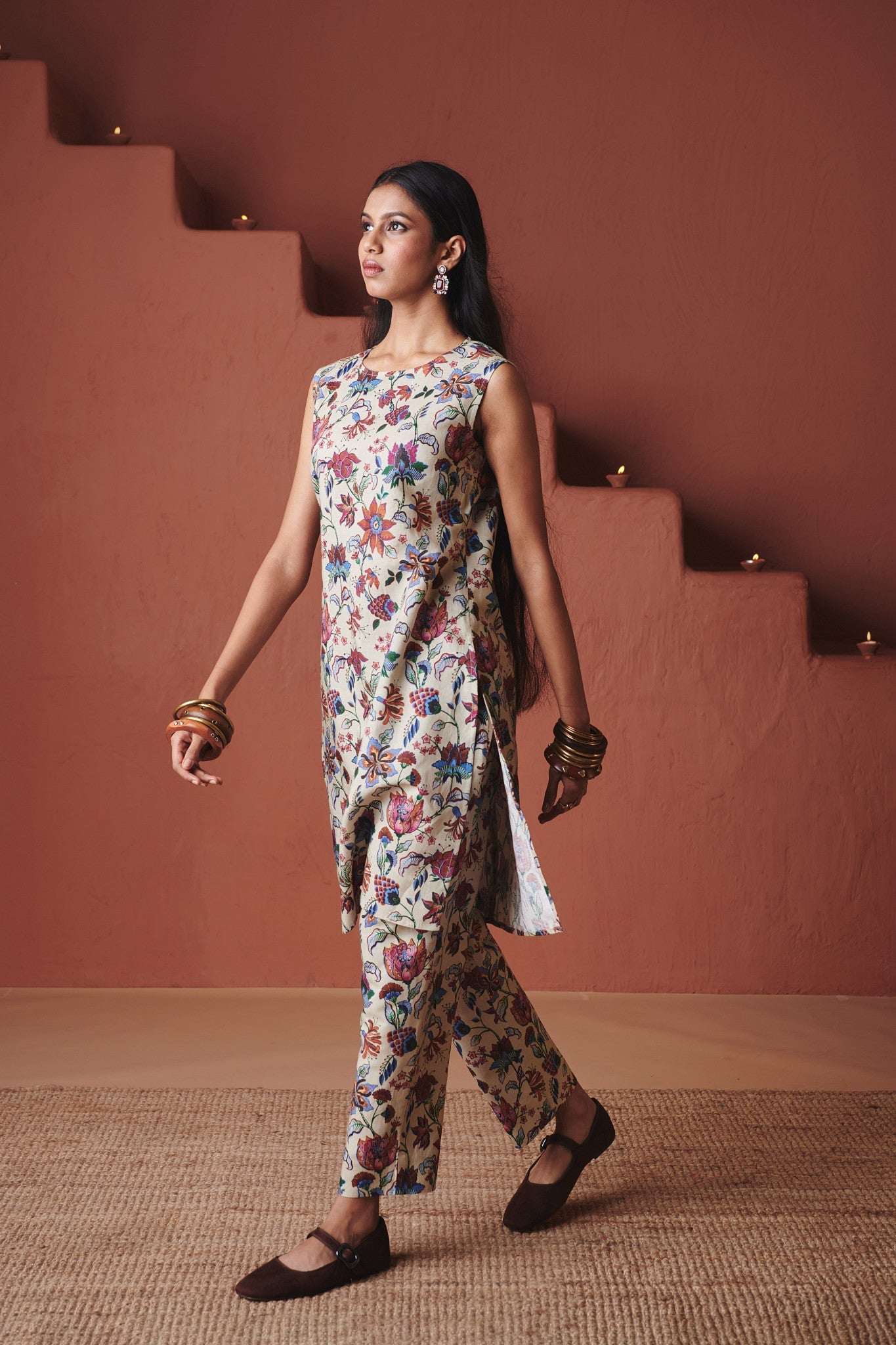 Beige Chintz Co - Linen Sleeveless Fitted Kurta Set - CiceroniKurta SetsSaphed