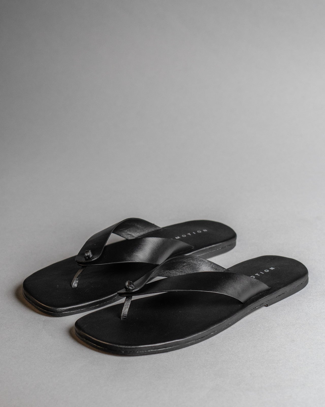 Black Knot Flip Flops - Women - CiceroniFlatsSlomotion