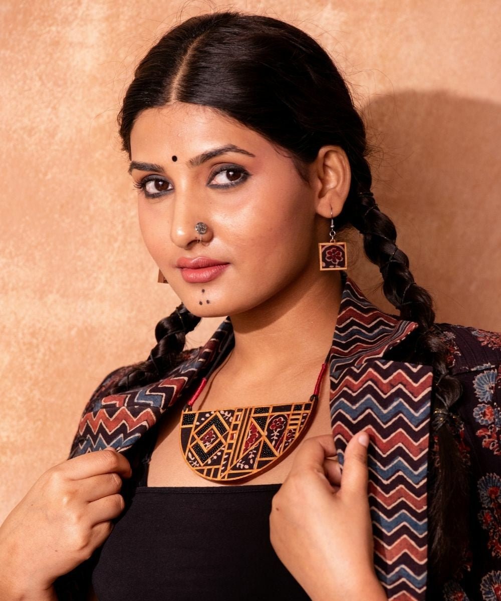 Black Maze Necklace - CiceroniNecklaceWhe by Abira