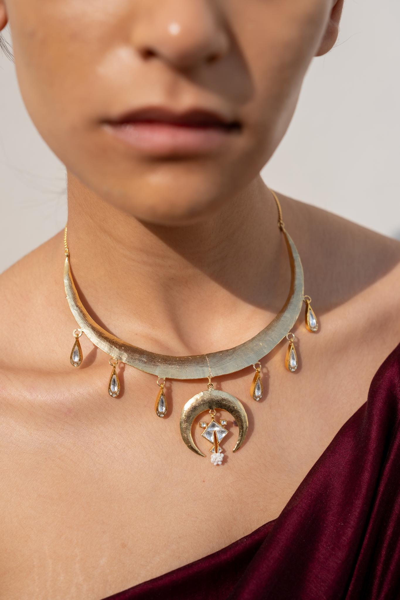 Chatt Hasli - CiceroniNeckpieceAarjavee