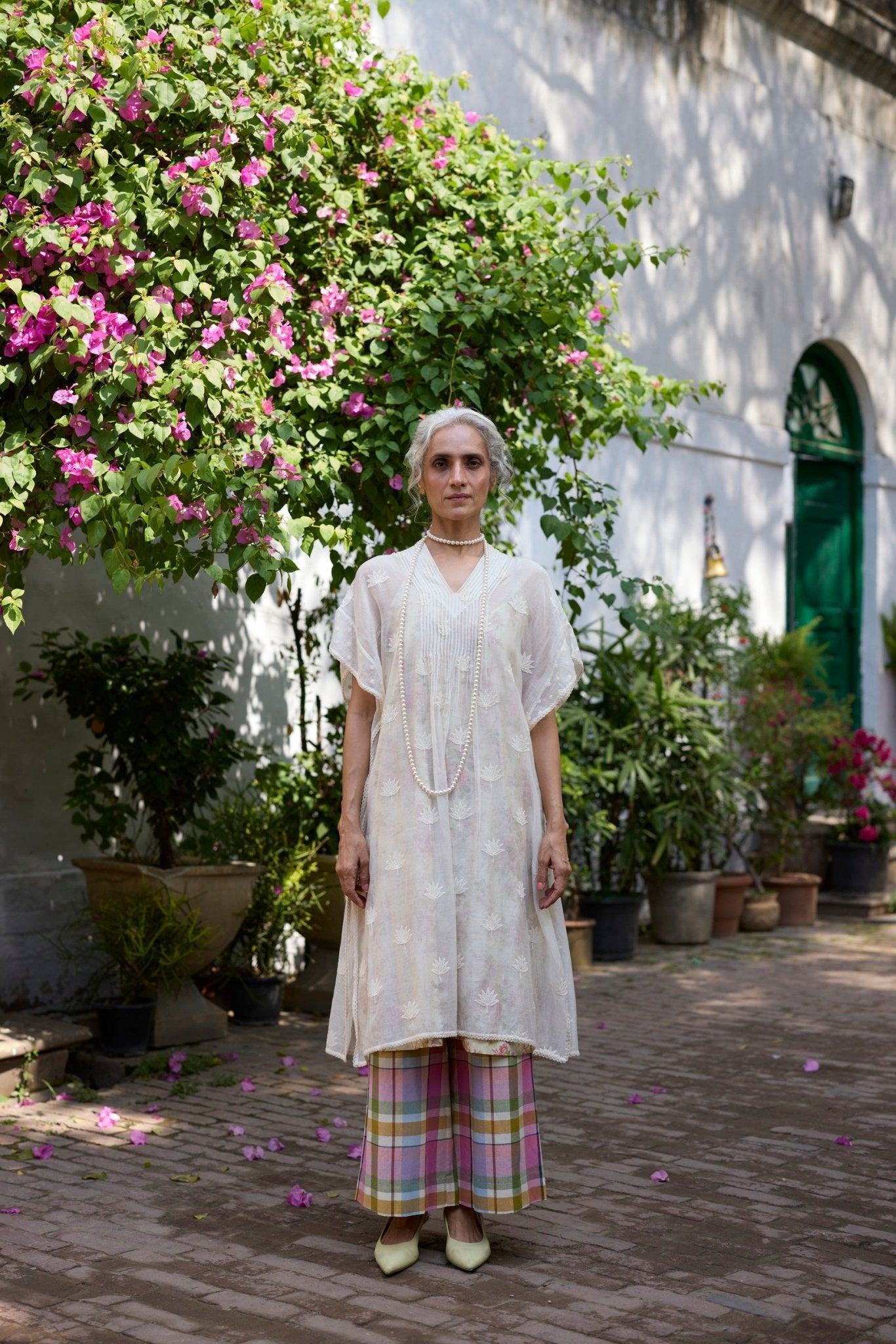Chiaro Kaftan - Off white and Pink - CiceroniKaftanKhyati Rughani