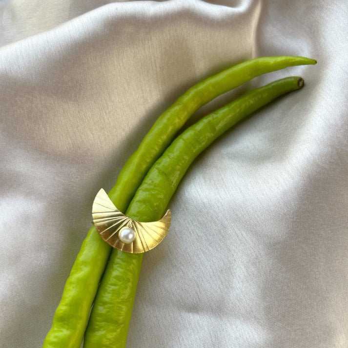 Crescent Ring - CiceroniRingsBy Nirjari