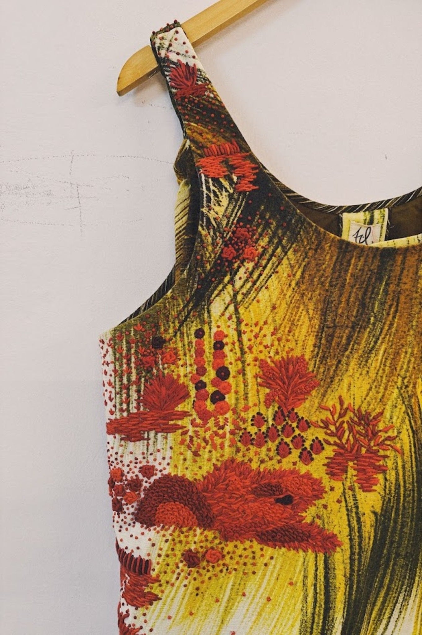 Crimson Grass Embroidered Vest - CiceroniTopsTil