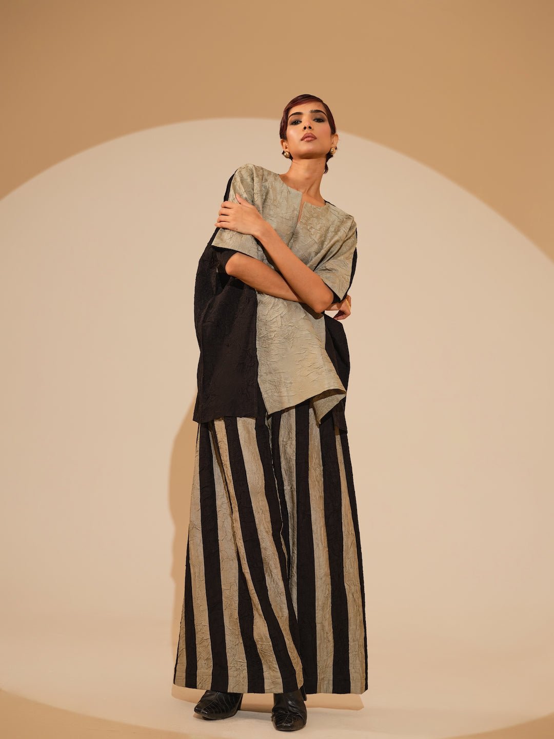 Earthy Top - Taupe and Black - CiceroniTopsStoique