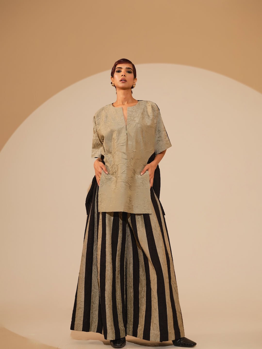 Earthy Top - Taupe and Black - CiceroniTopsStoique