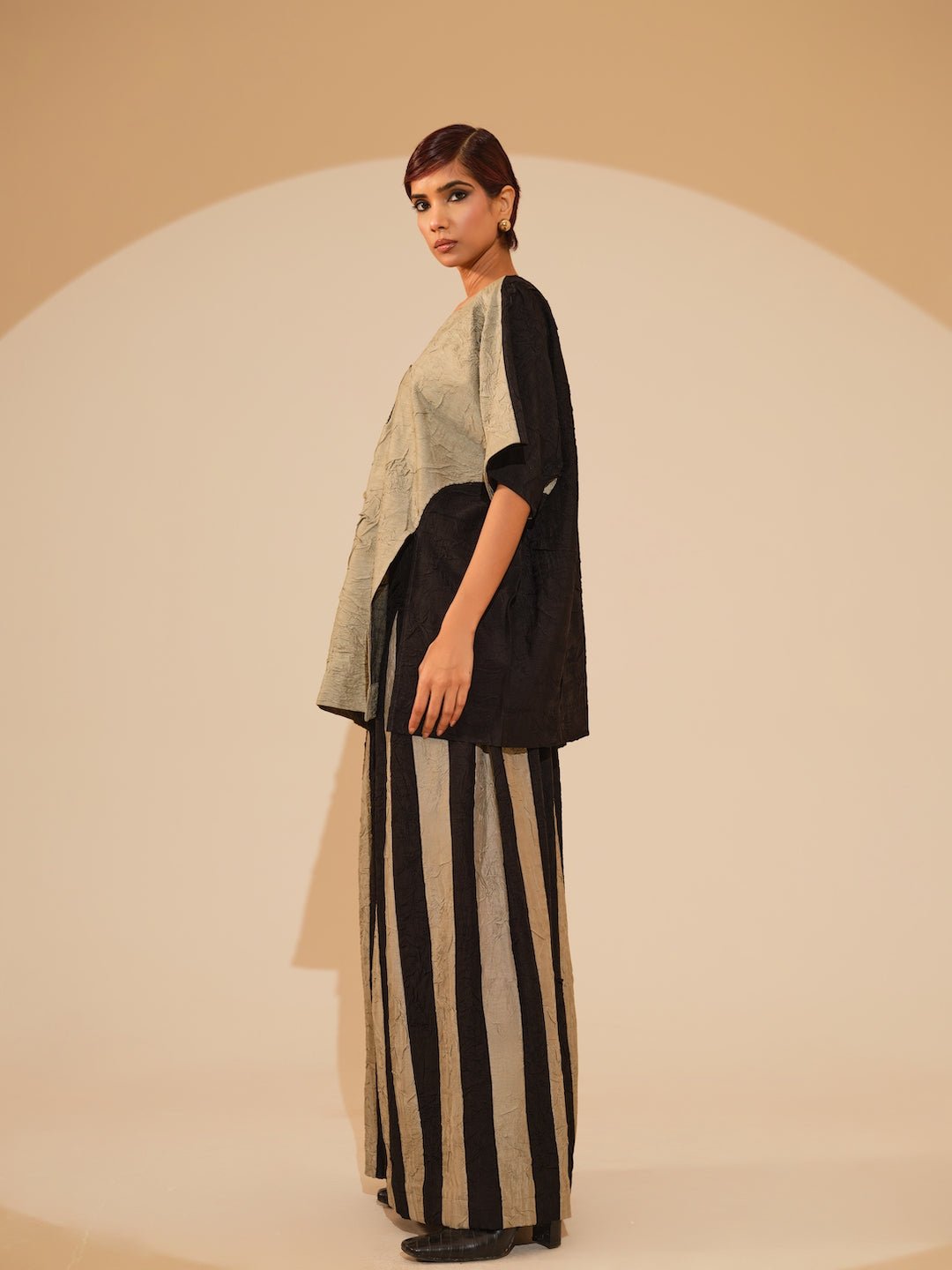 Earthy Top - Taupe and Black - CiceroniTopsStoique