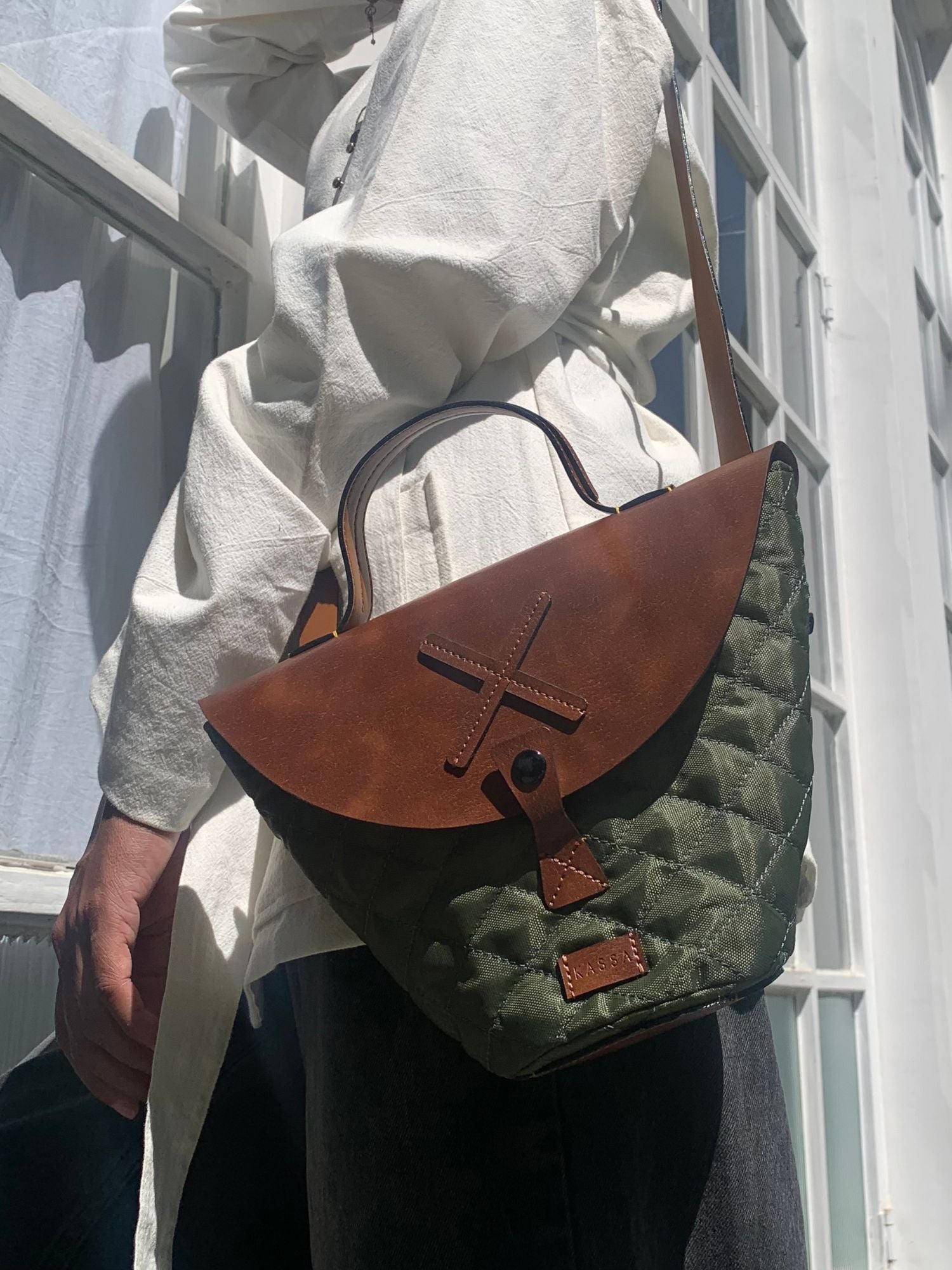 Forest Criss Cross Bucket Tote - CiceroniSling BagStudio Kassa