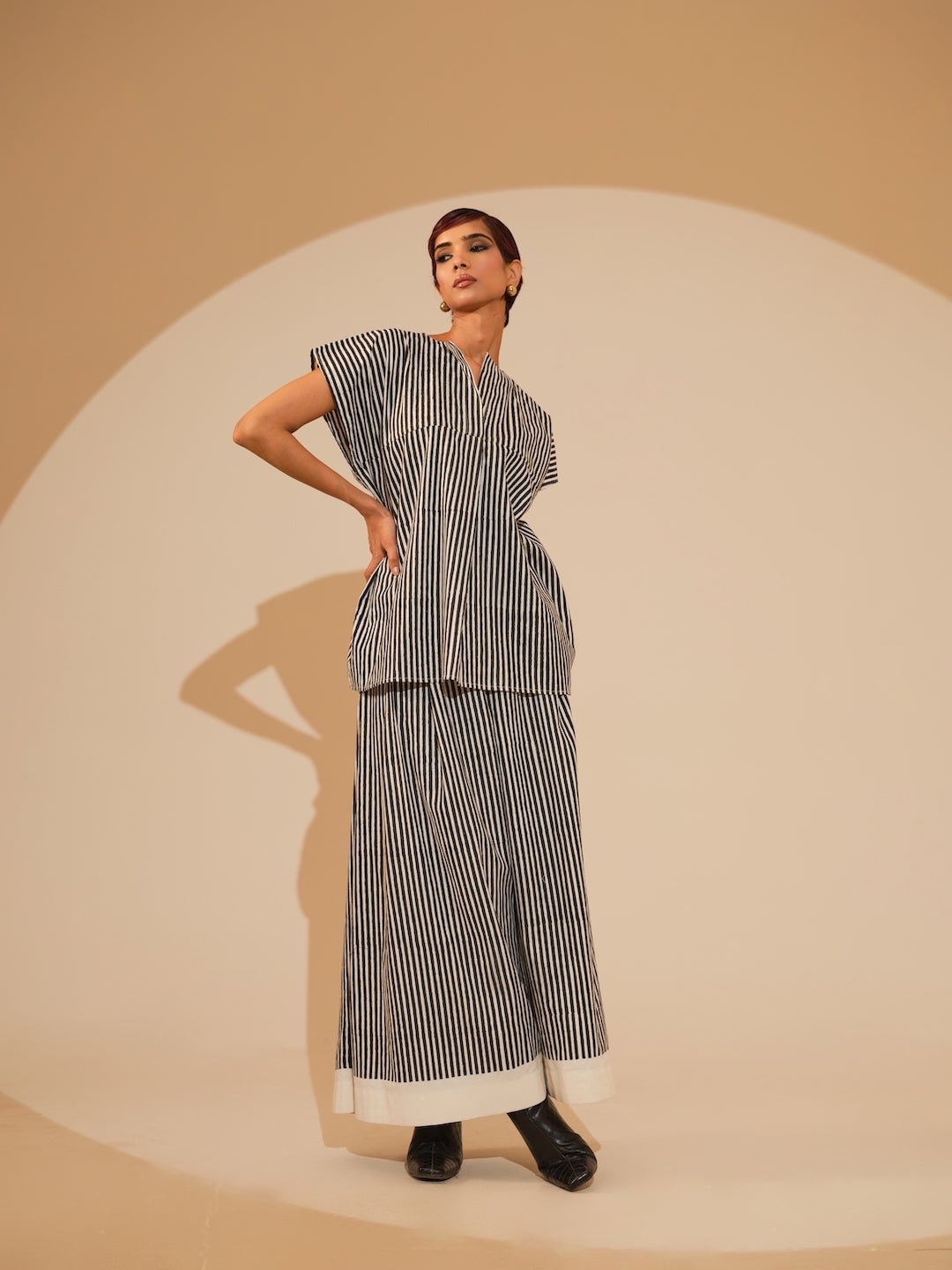 Gale Top - Natural and Black - CiceroniTopsStoique