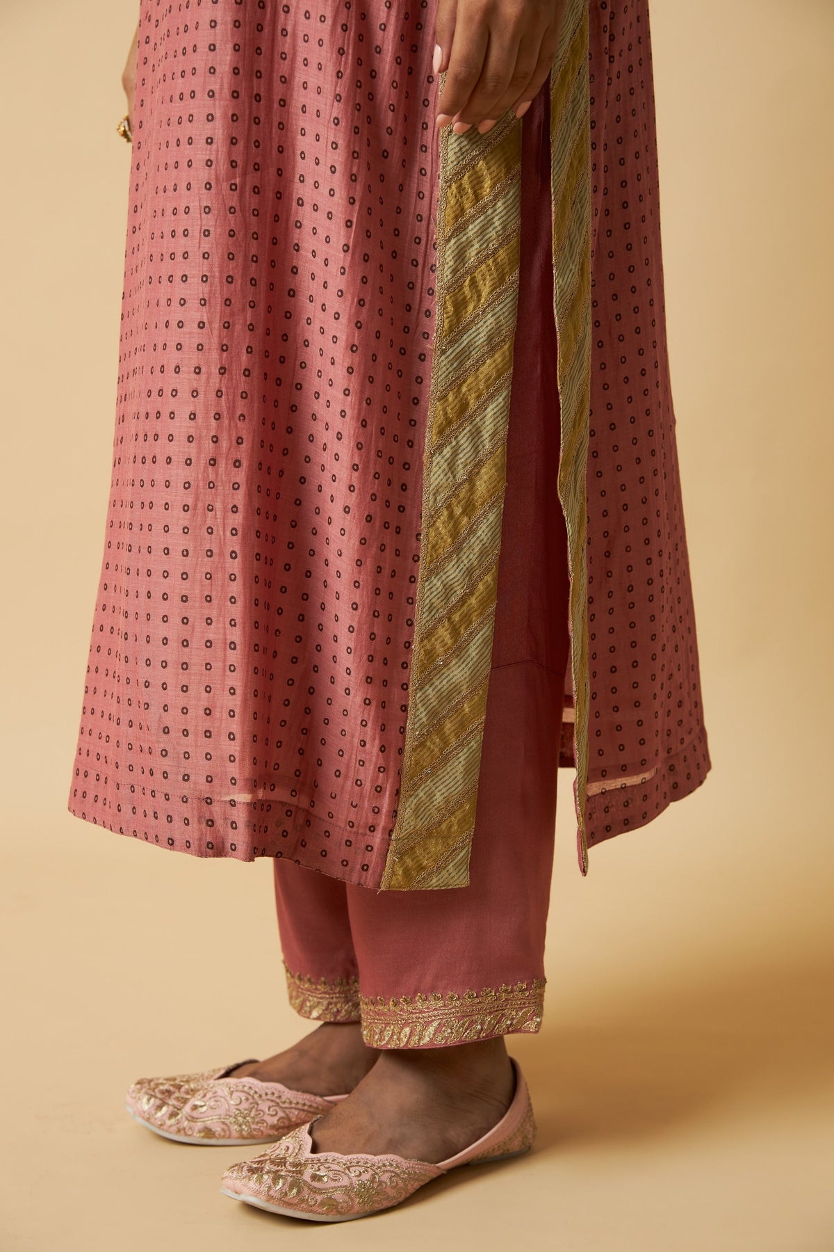 Gulabi Ghoomar Embroidered Kurta Set- Set of 3 - CiceroniKurta Set, Festive WearPants and Pajamas