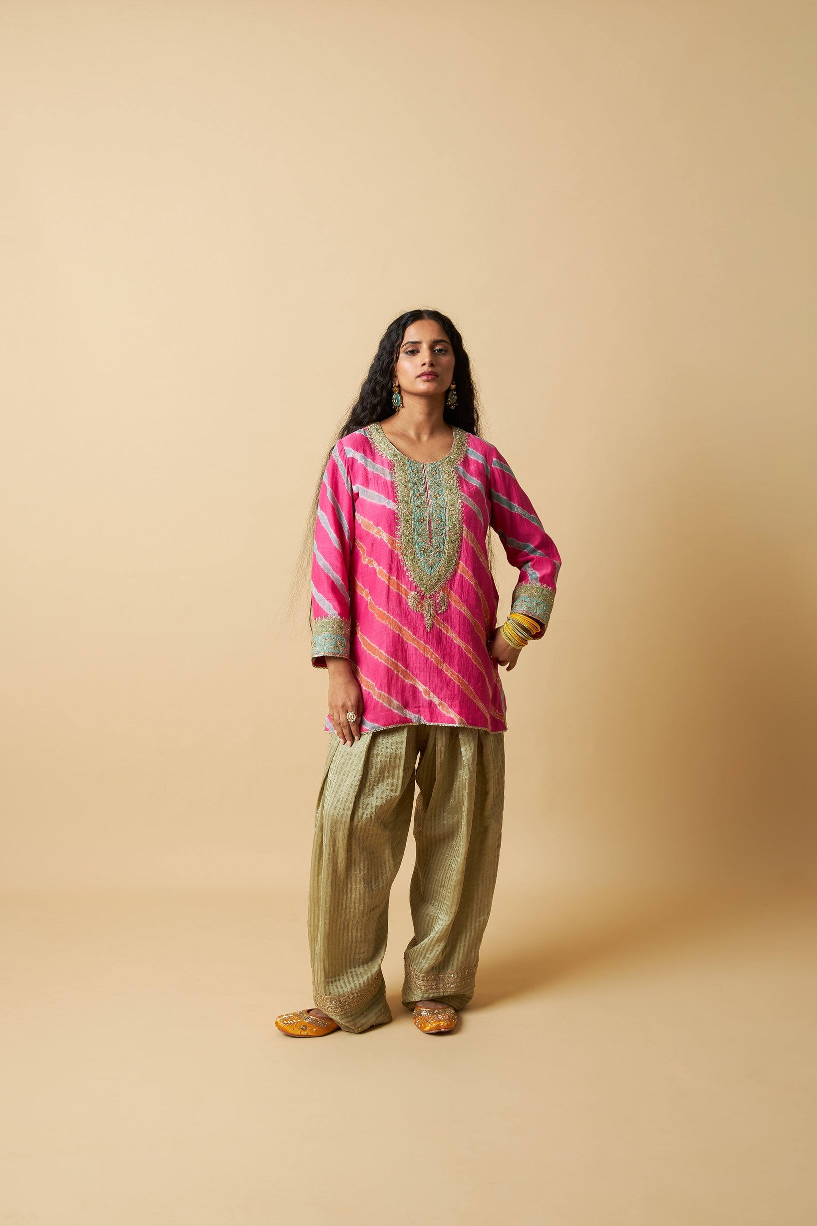 Gulnaar Gulabi Embroidered Kurta Set- Set of 3 - CiceroniKurta Set, Festive WearPants and Pajamas