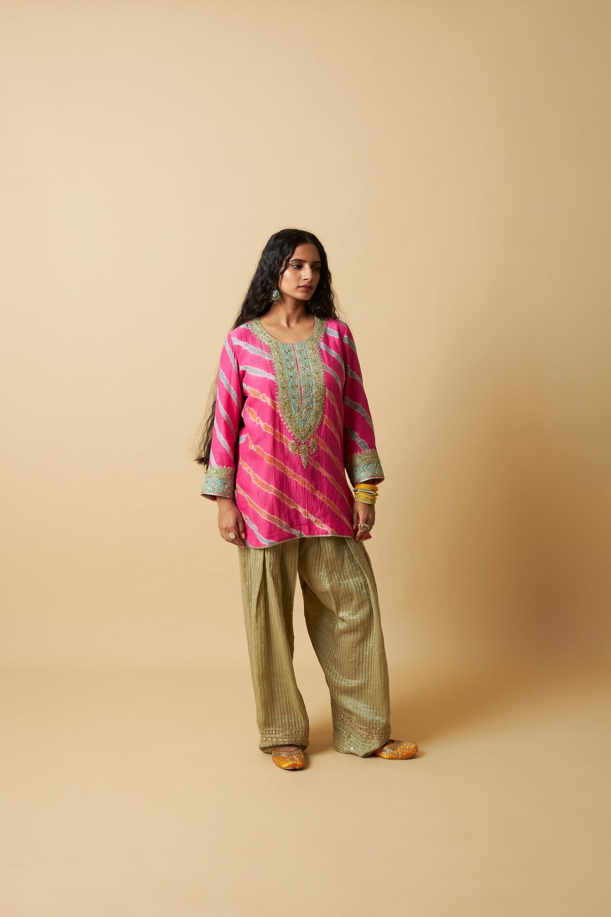 Gulnaar Gulabi Embroidered Kurta Set- Set of 3 - CiceroniKurta Set, Festive WearPants and Pajamas