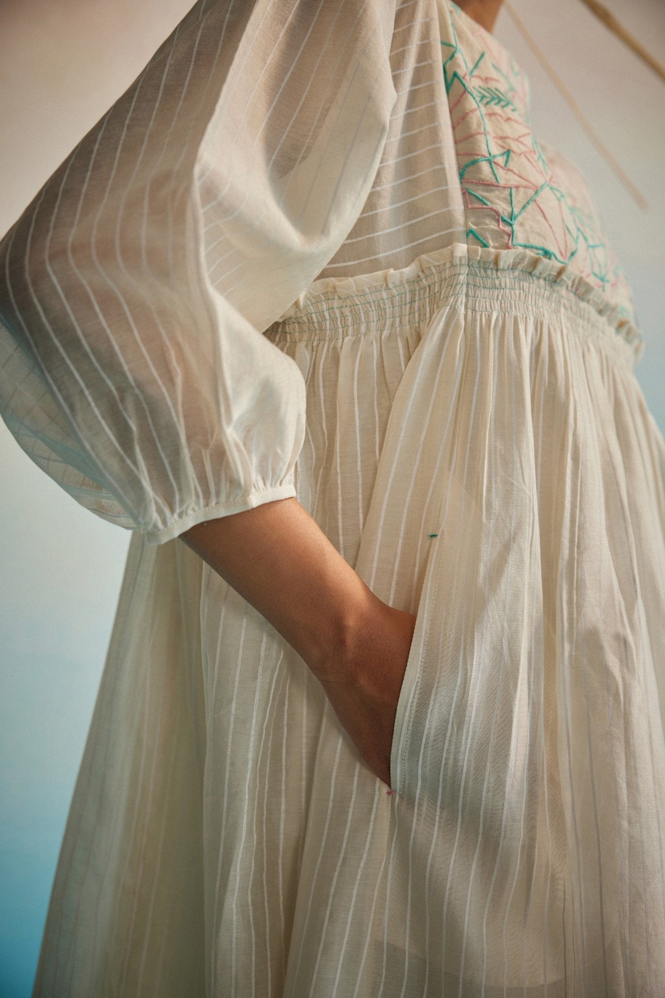 Hakanai Square Sleeve Top - CiceroniTopsAhmev