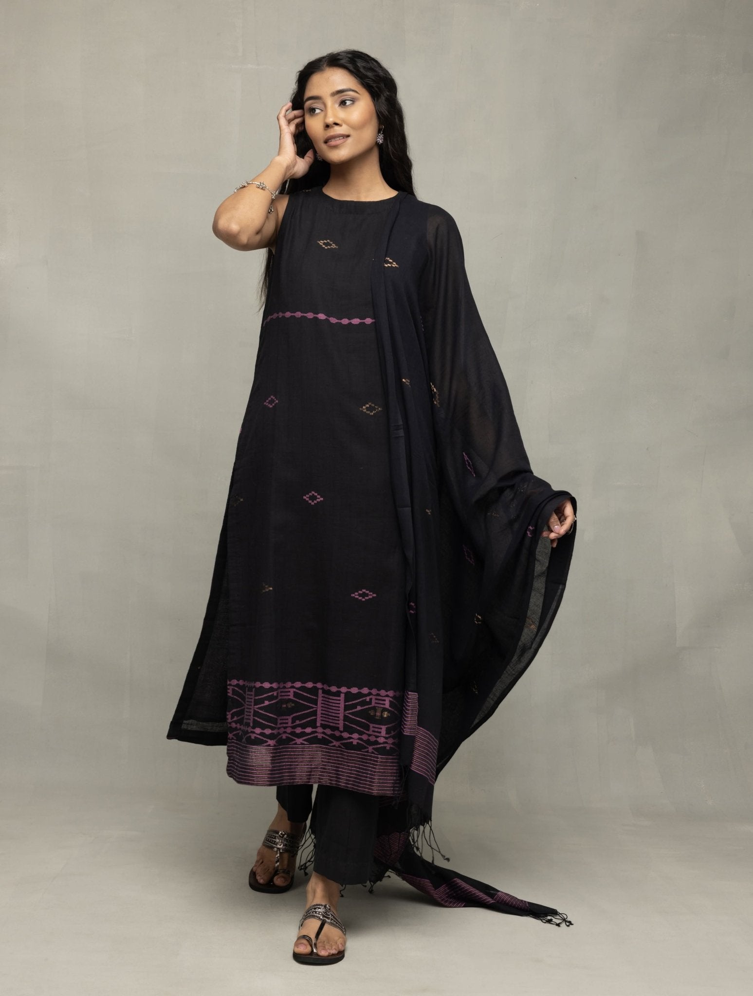Handloom Black Pure Cotton Yantra Zari Jamdani Kurta Set With Dupatta - CiceroniKurta Set, Everyday WearSutra Art of Clothing