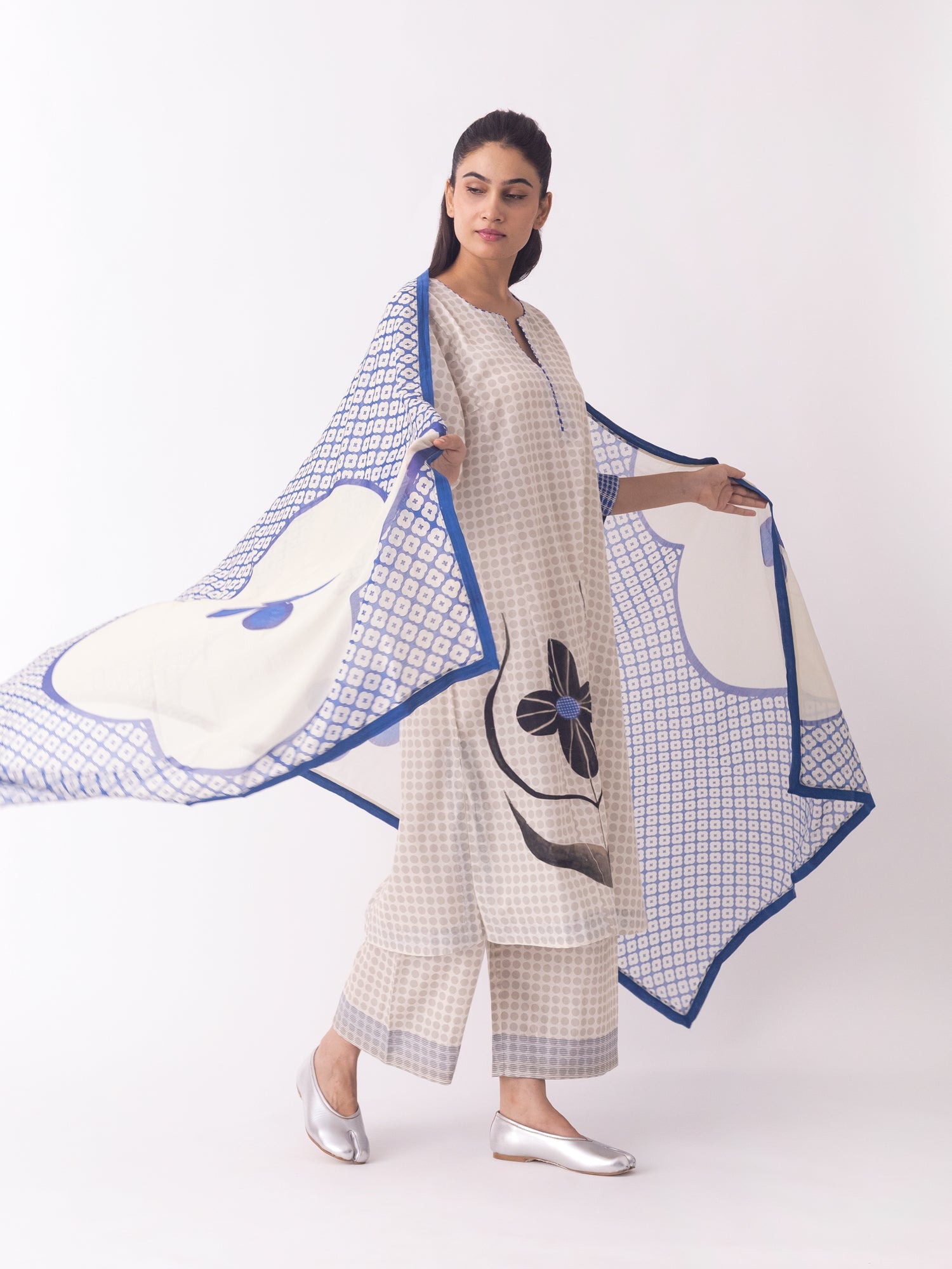 Haruki Dupatta - CiceroniDupattaShades of India