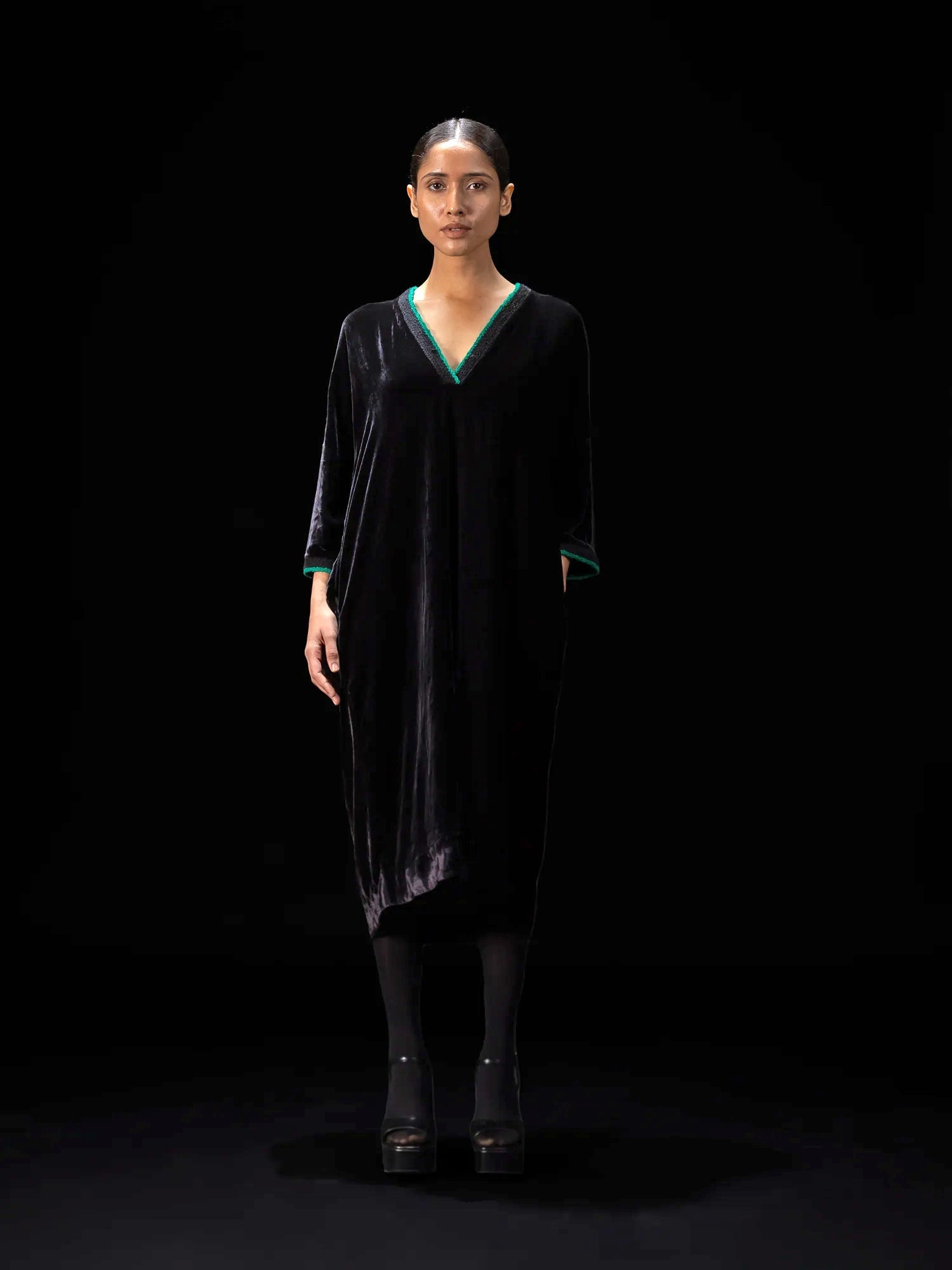 Hoop Black Kaftan - CiceroniKaftanShades of India