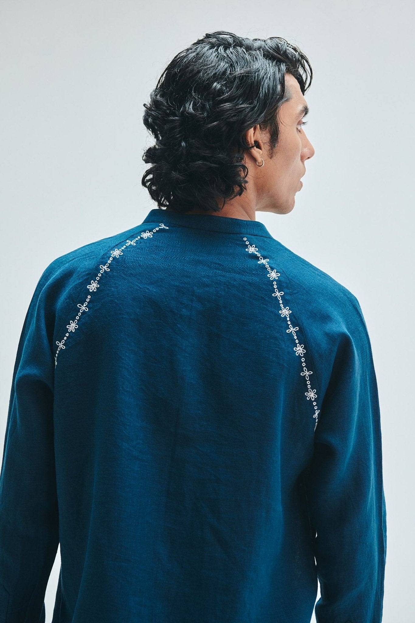Indigo Linen Embroidered Men's Raglan Shirt - CiceroniShirtSaphed