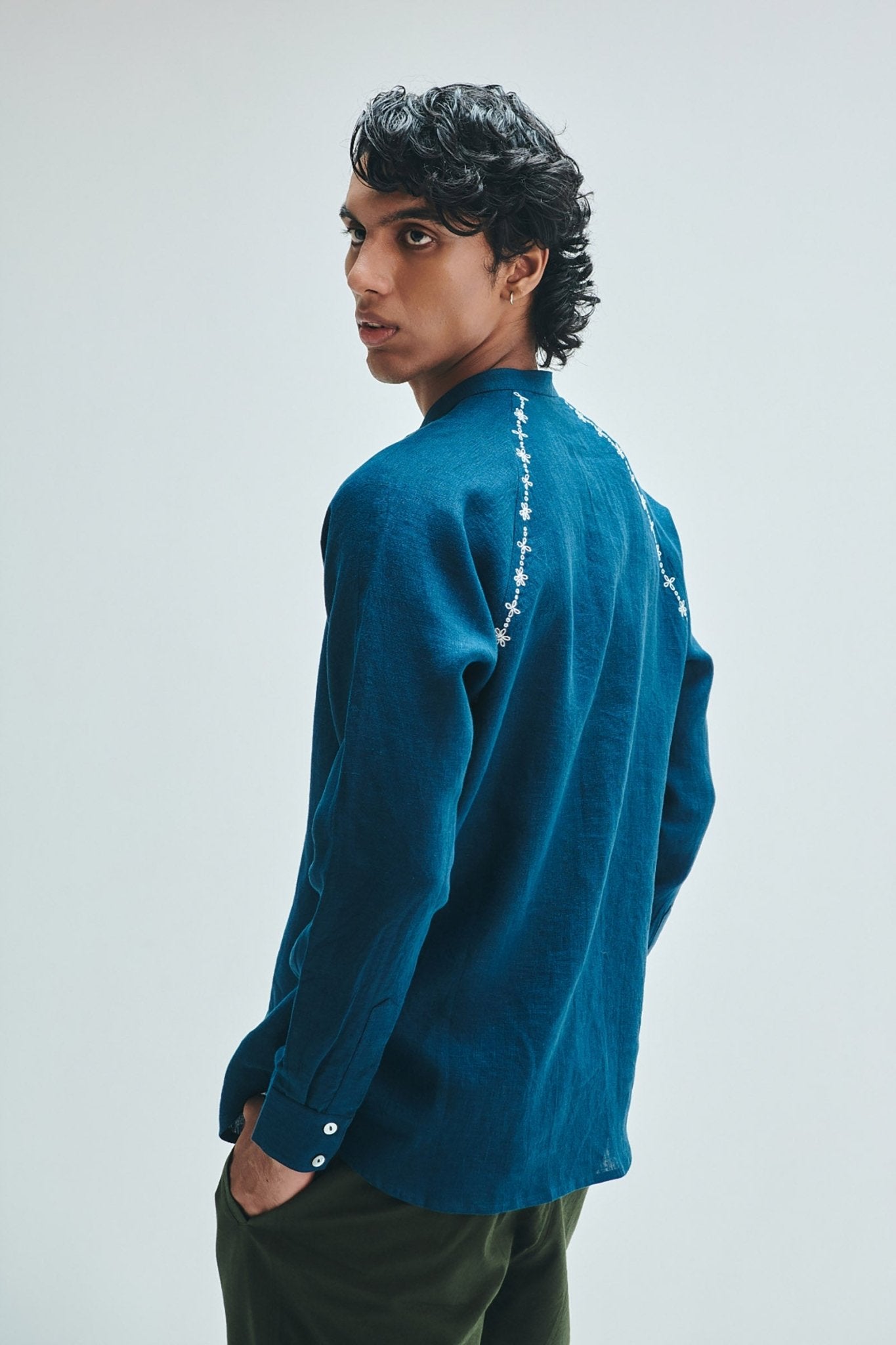 Indigo Linen Embroidered Men's Raglan Shirt - CiceroniShirtSaphed