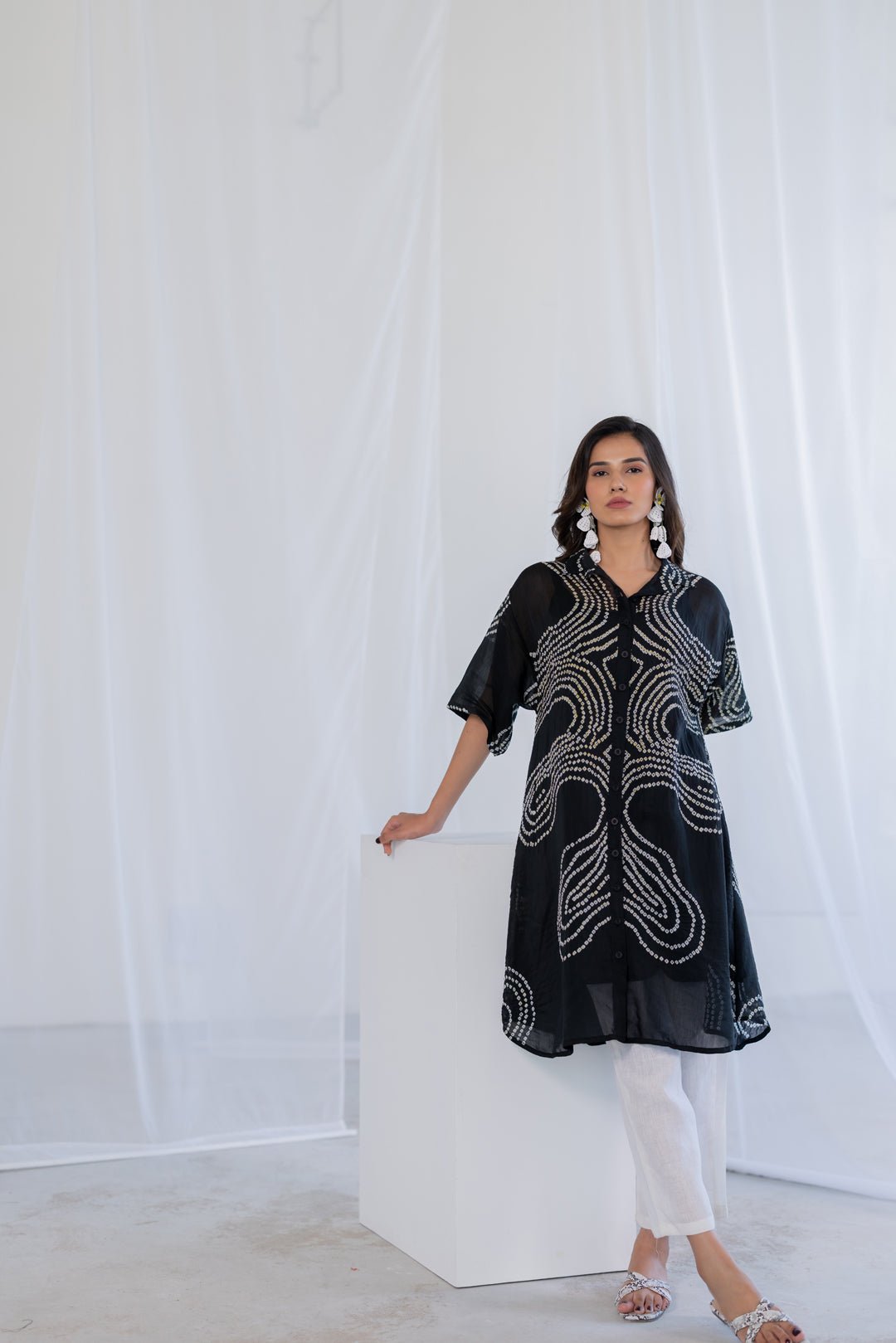 Ink Black Waves Tunic - CiceroniTunicsSilai Studio