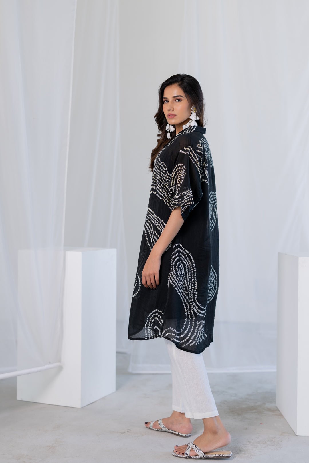 Ink Black Waves Tunic - CiceroniTunicsSilai Studio