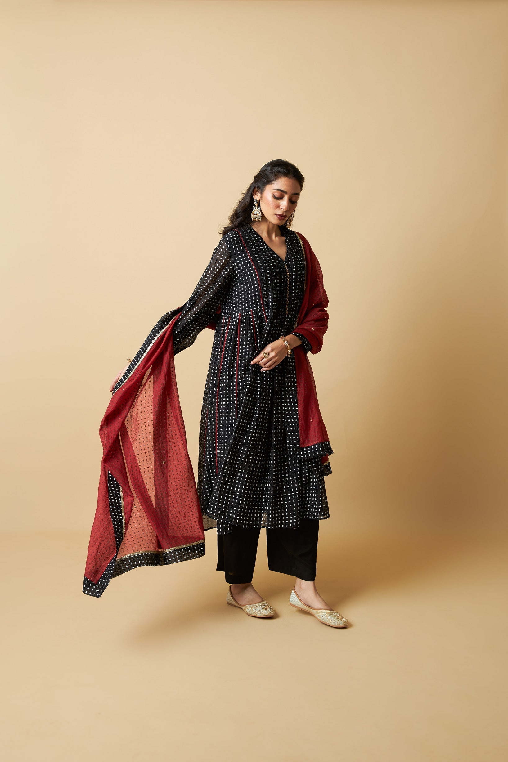 Kaali Phuljhadi Embroidered Dupatta - CiceroniDupattaPants and Pajamas