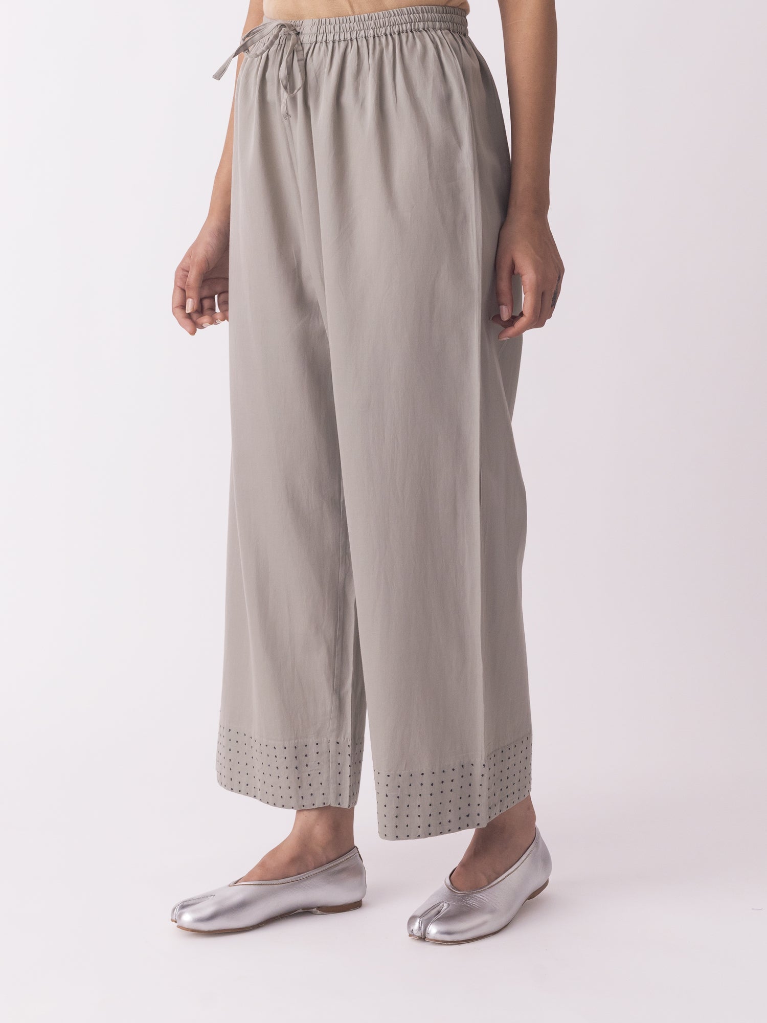 Kiku-Grey Pyjama - CiceroniPantsShades of India
