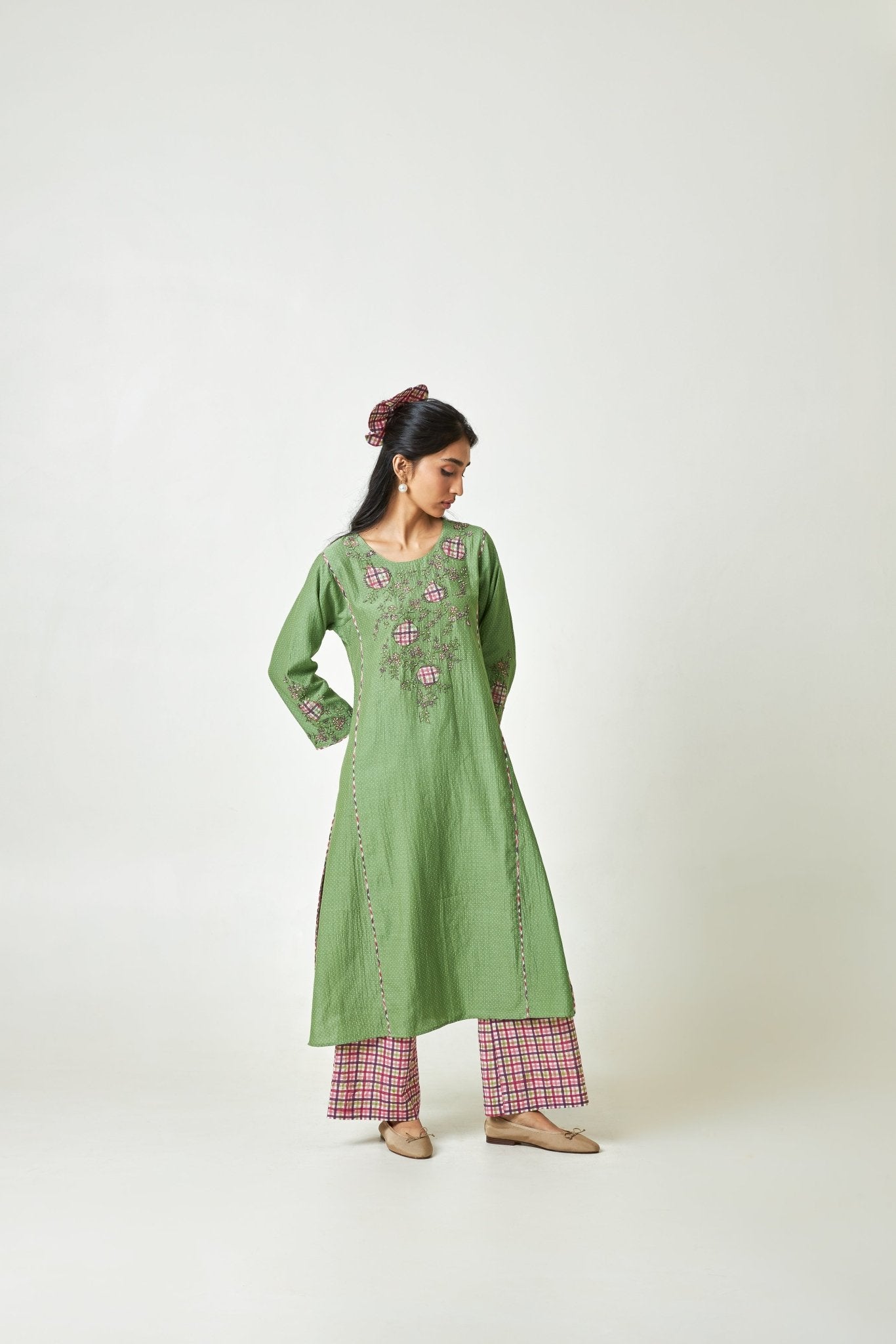Kiwi Mist Embroidered Kurta Set - CiceroniKurta SetPants and Pajamas