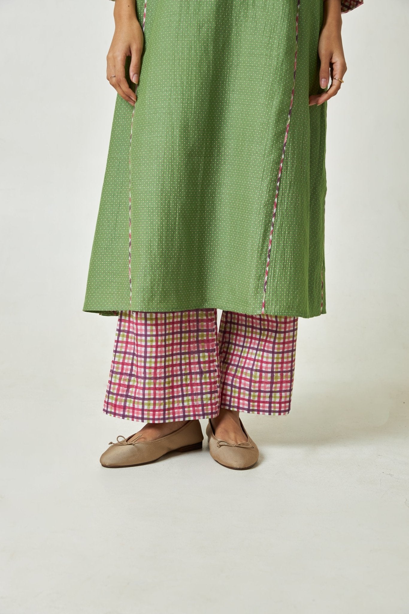 Kiwi Mist Embroidered Kurta Set - CiceroniKurta SetPants and Pajamas