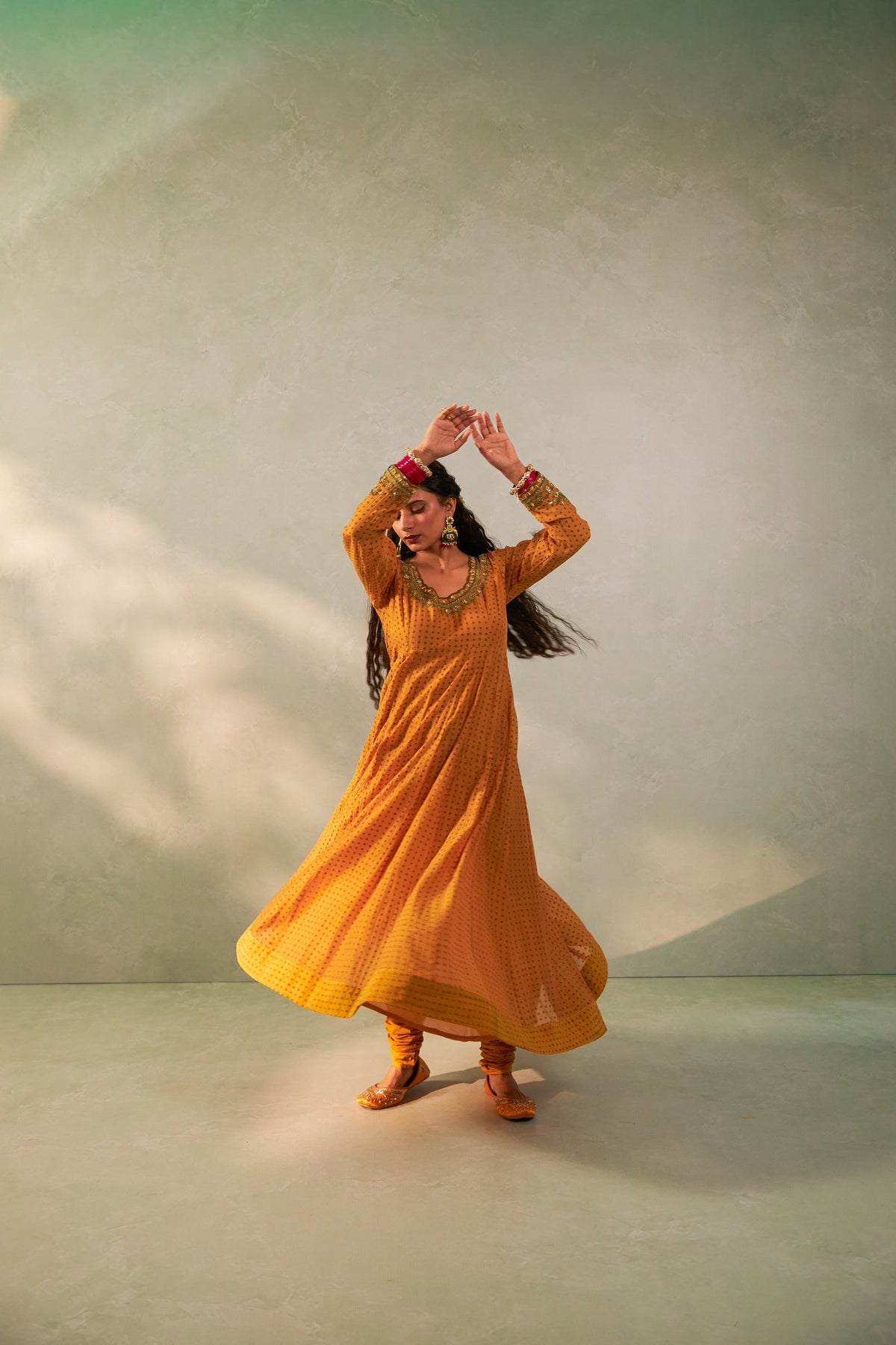 Madhubala Embroidered Kurta Set- Set of 2 - CiceroniKurta Set, Festive WearPants and Pajamas