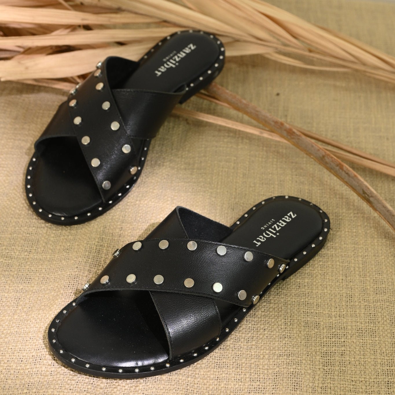 Marlborough Rivet - Black - CiceroniFlatsZanzibar Living