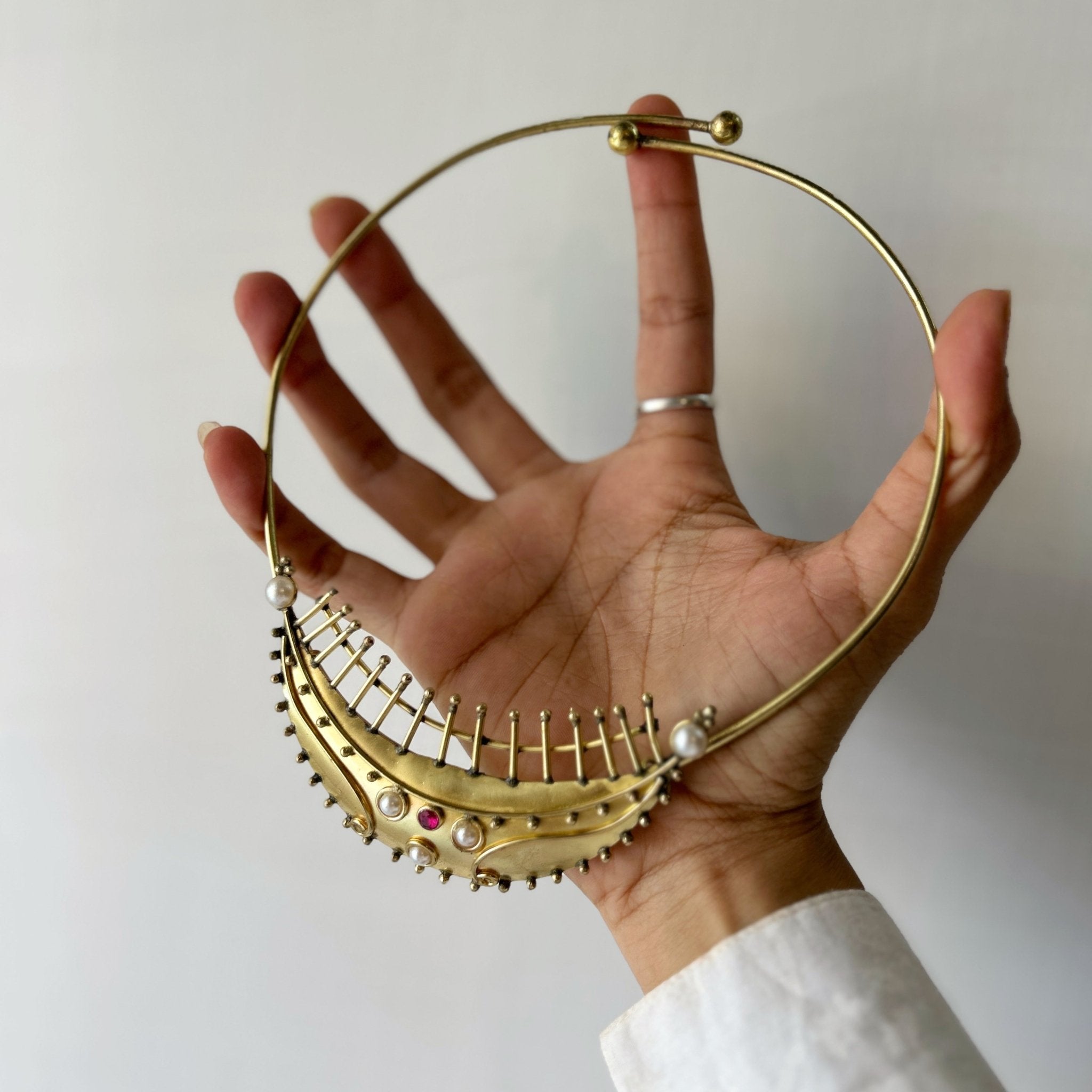 Meenakshi Hasli - CiceroniNeckpieceBy Nirjari