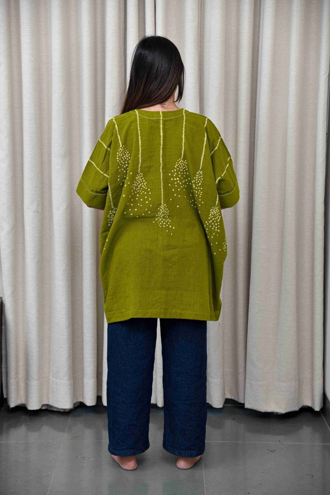 Mehandi Distorted Line Top - CiceroniTopsYD Aashiya