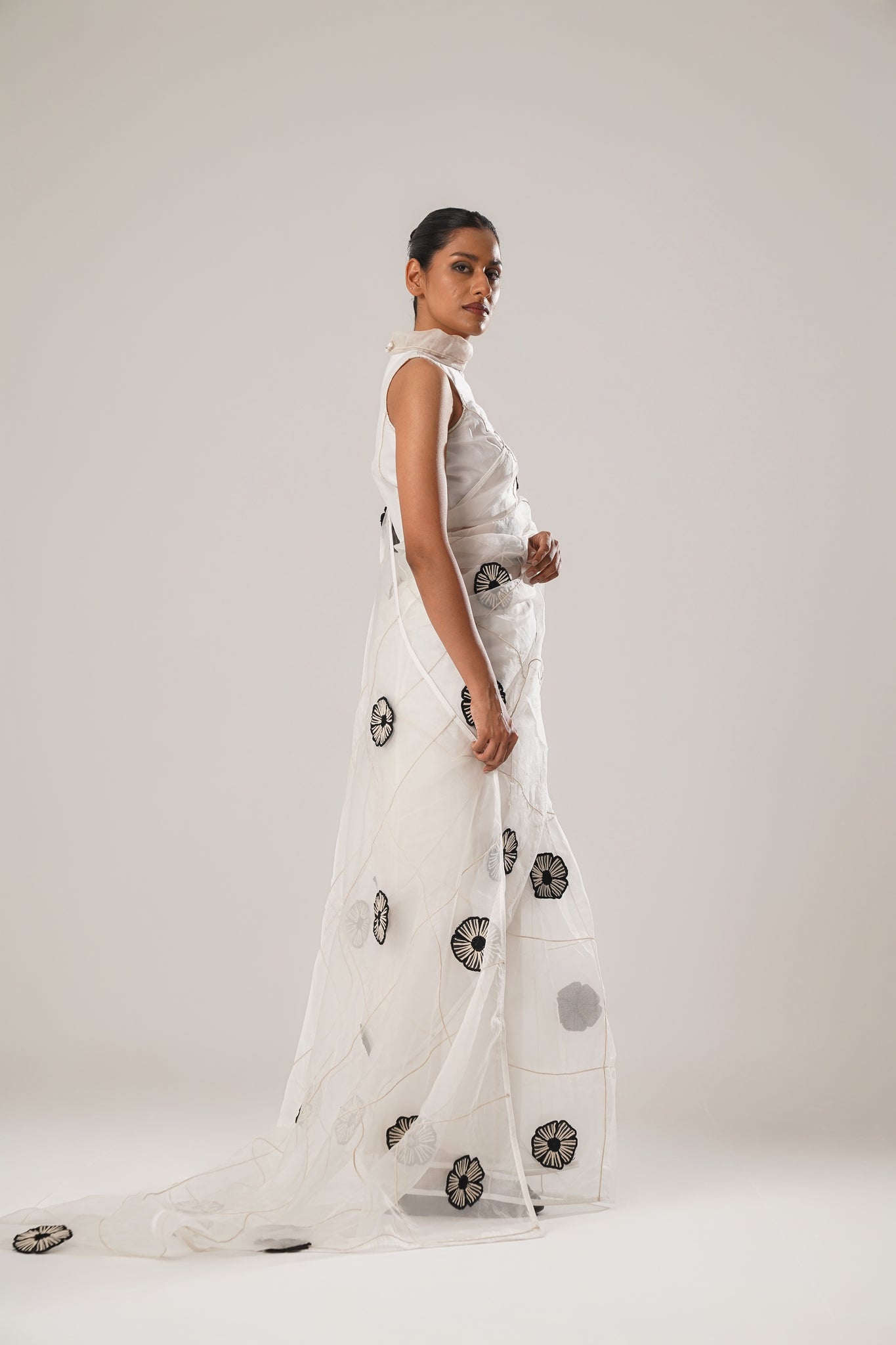 MJ White Floral Saree - CiceroniSareeATBW