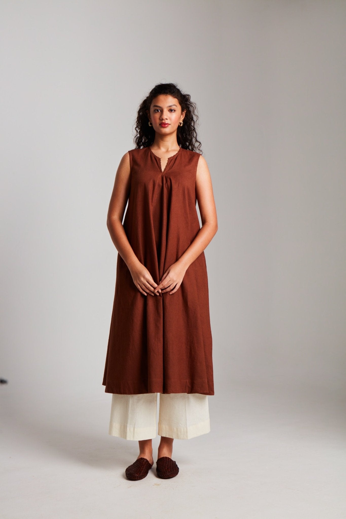 Mocha Co - Linen Sleeveless Flared Kurta Set - CiceroniKurta SetSaphed