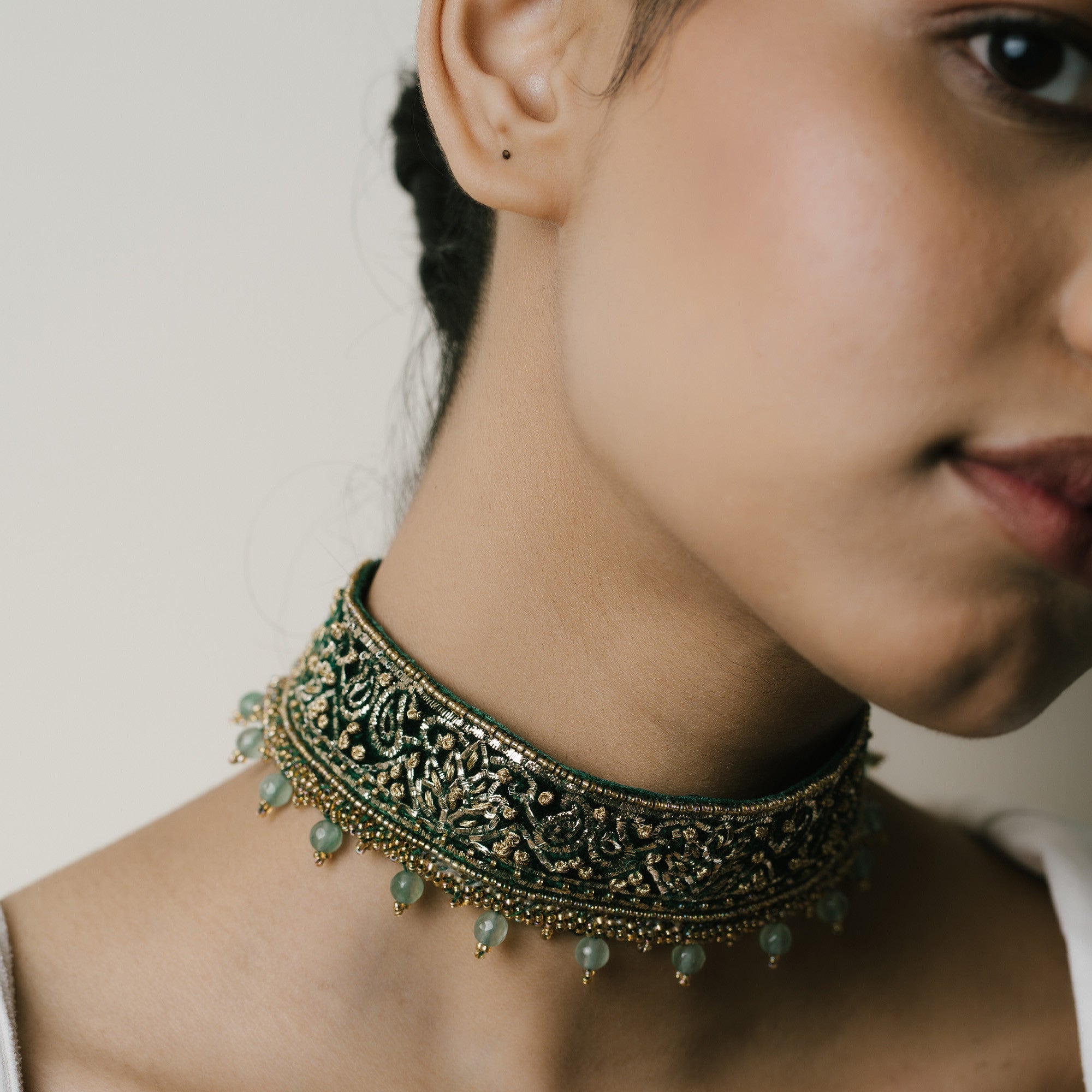 Moirra – Amina, Emerald Green Velvet Choker - CiceroniNeckpieceMoirra