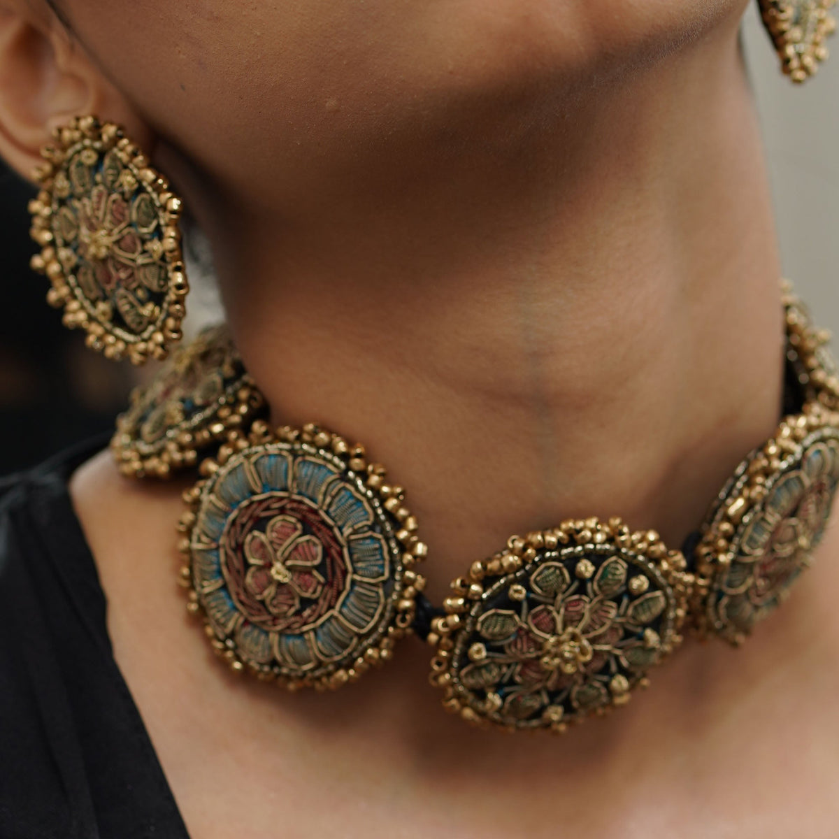 Moirra – Meerabai Maroon and Gold Choker - CiceroniNeckpieceMoirra